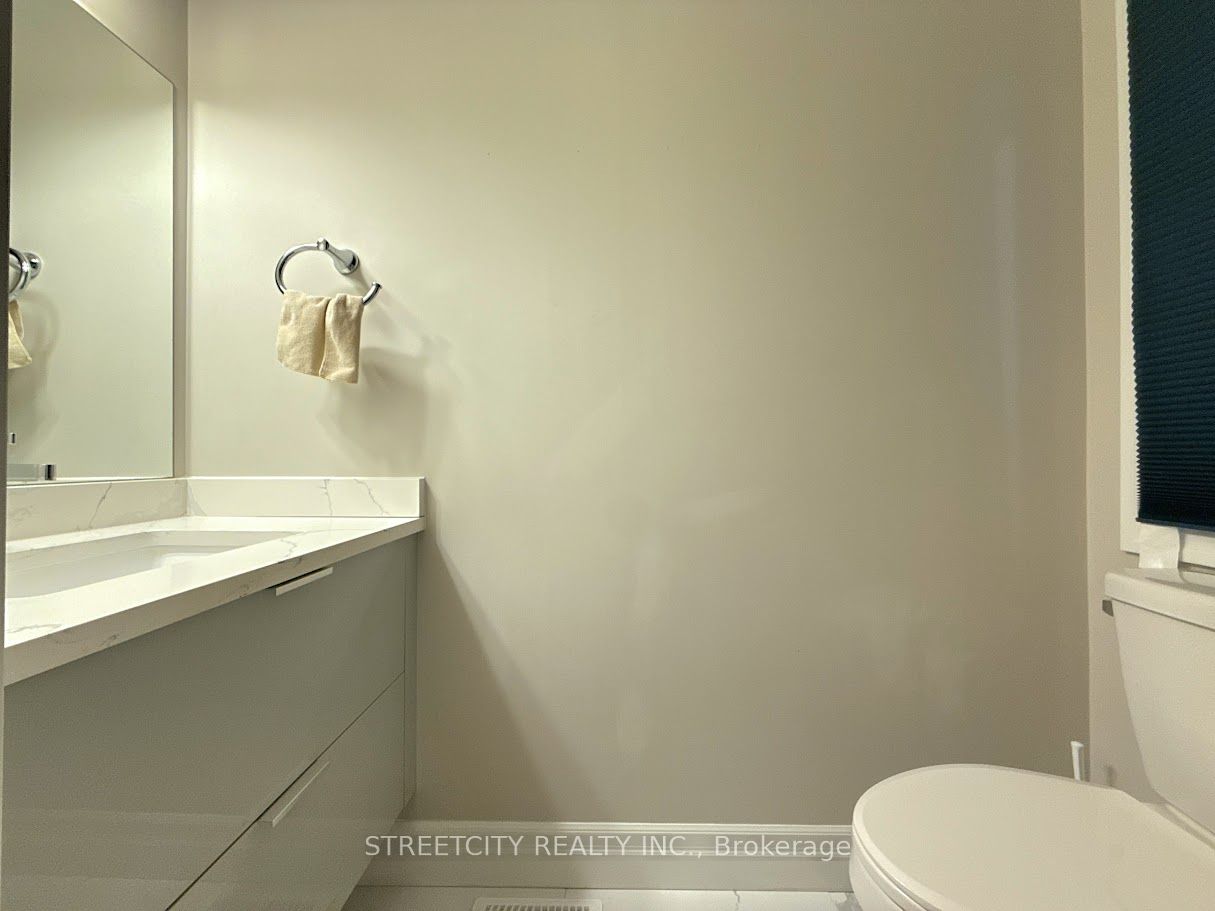 #835 - 811 Sarnia Road Property Photo 28