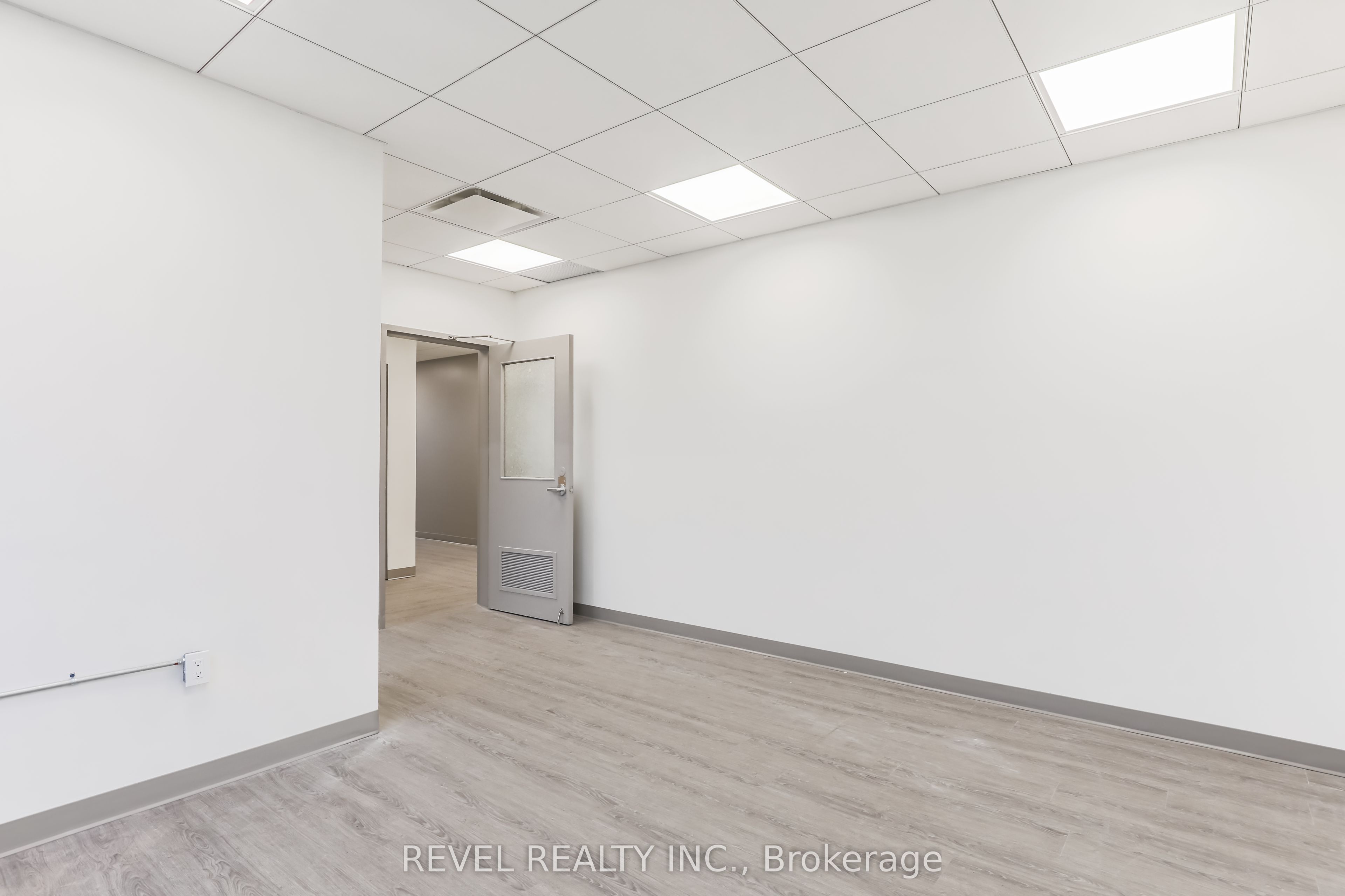 #upper 2 - 34 Cambridge Street Property Photo 24