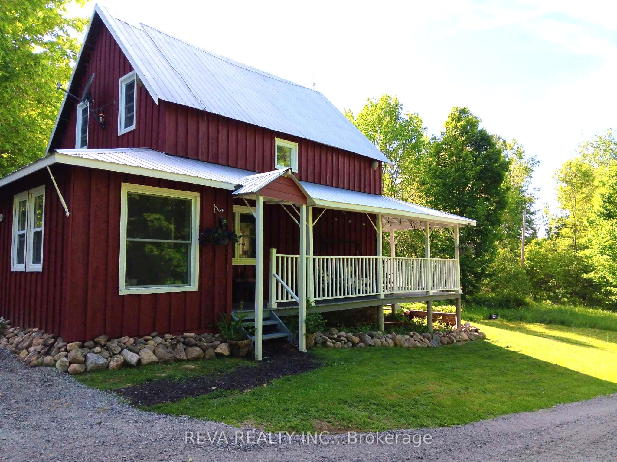 1476 Hillsview Road Property Photo 2