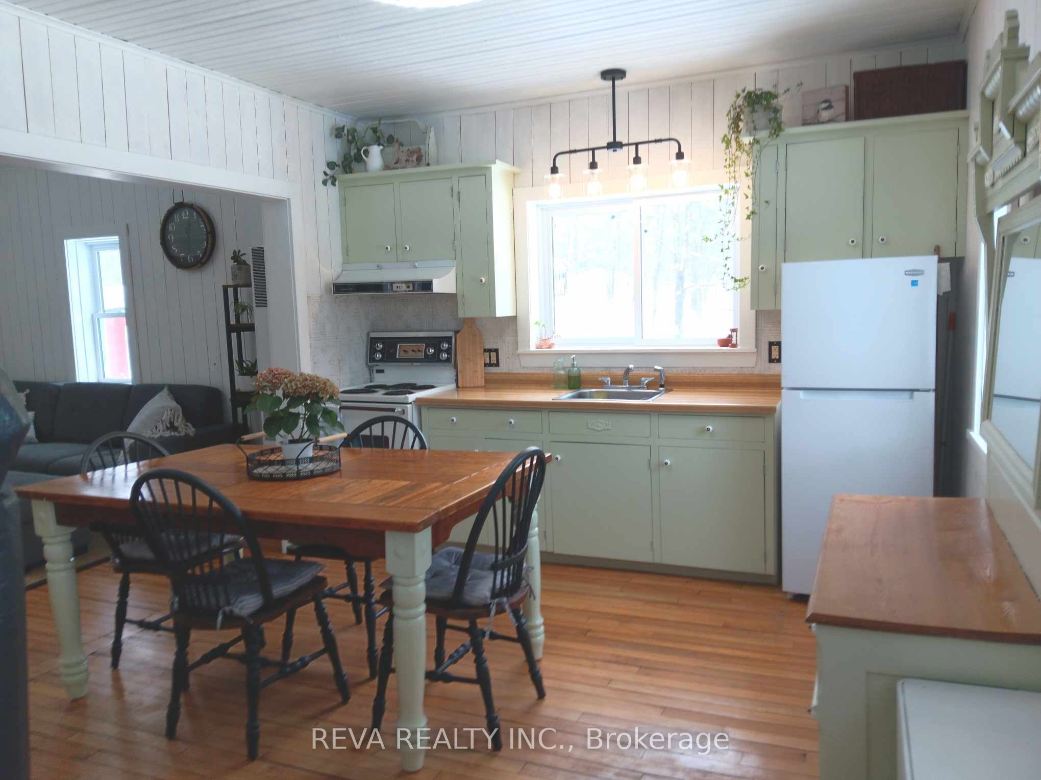 1476 Hillsview Road Property Photo 4