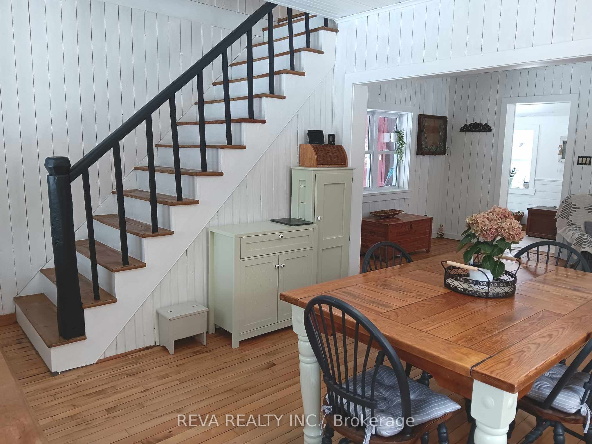 1476 Hillsview Road Property Photo 5