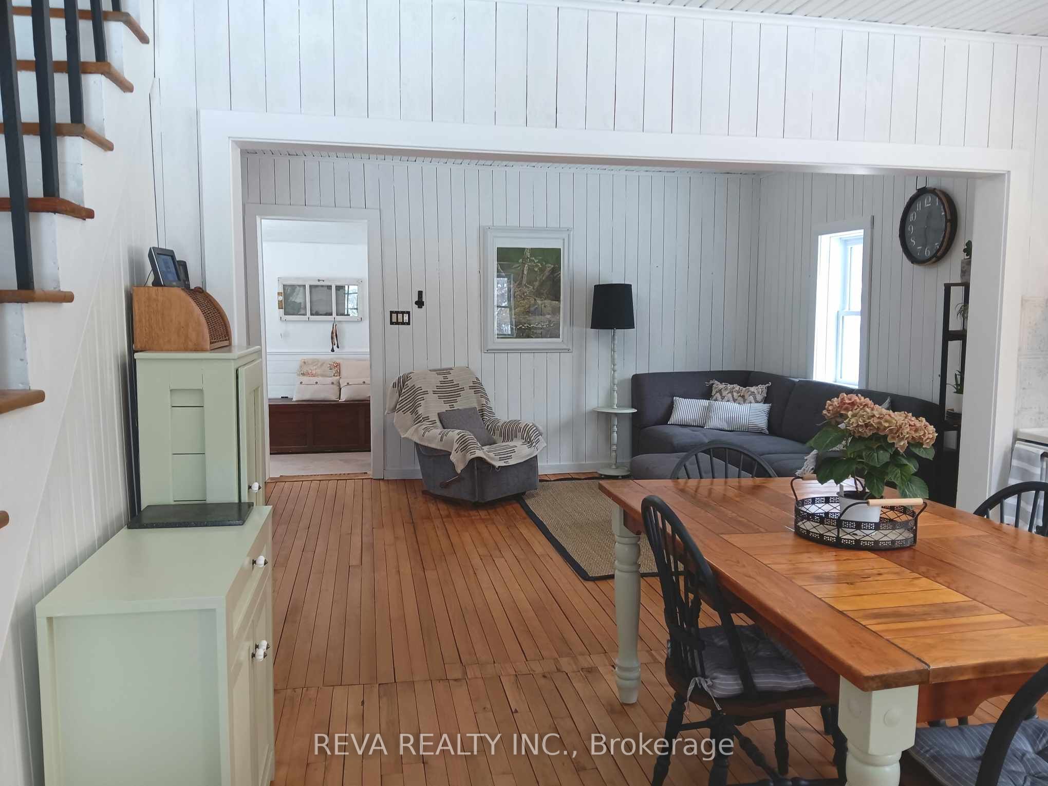 1476 Hillsview Road Property Photo 6