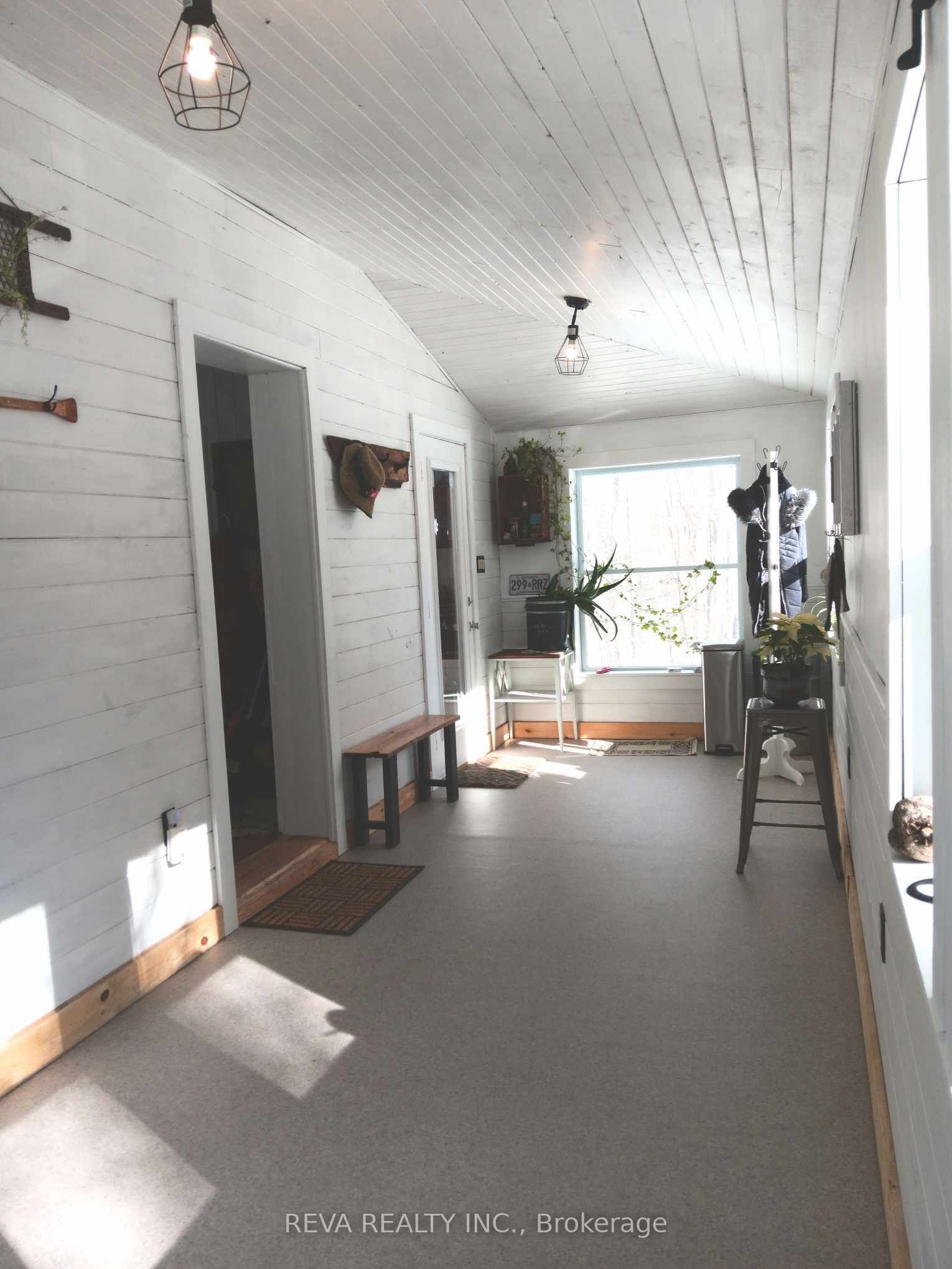 1476 Hillsview Road Property Photo 9