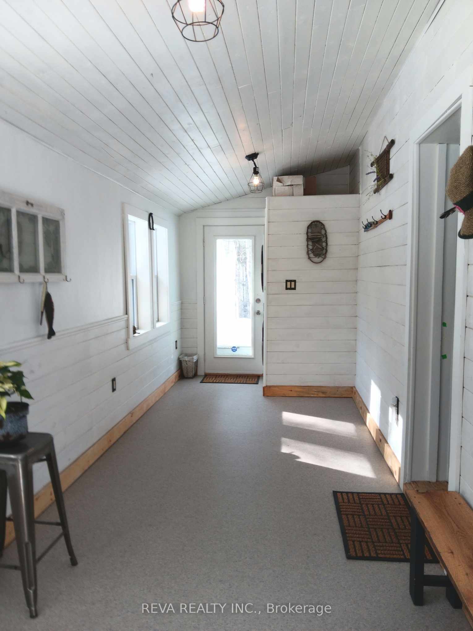 1476 Hillsview Road Property Photo 10