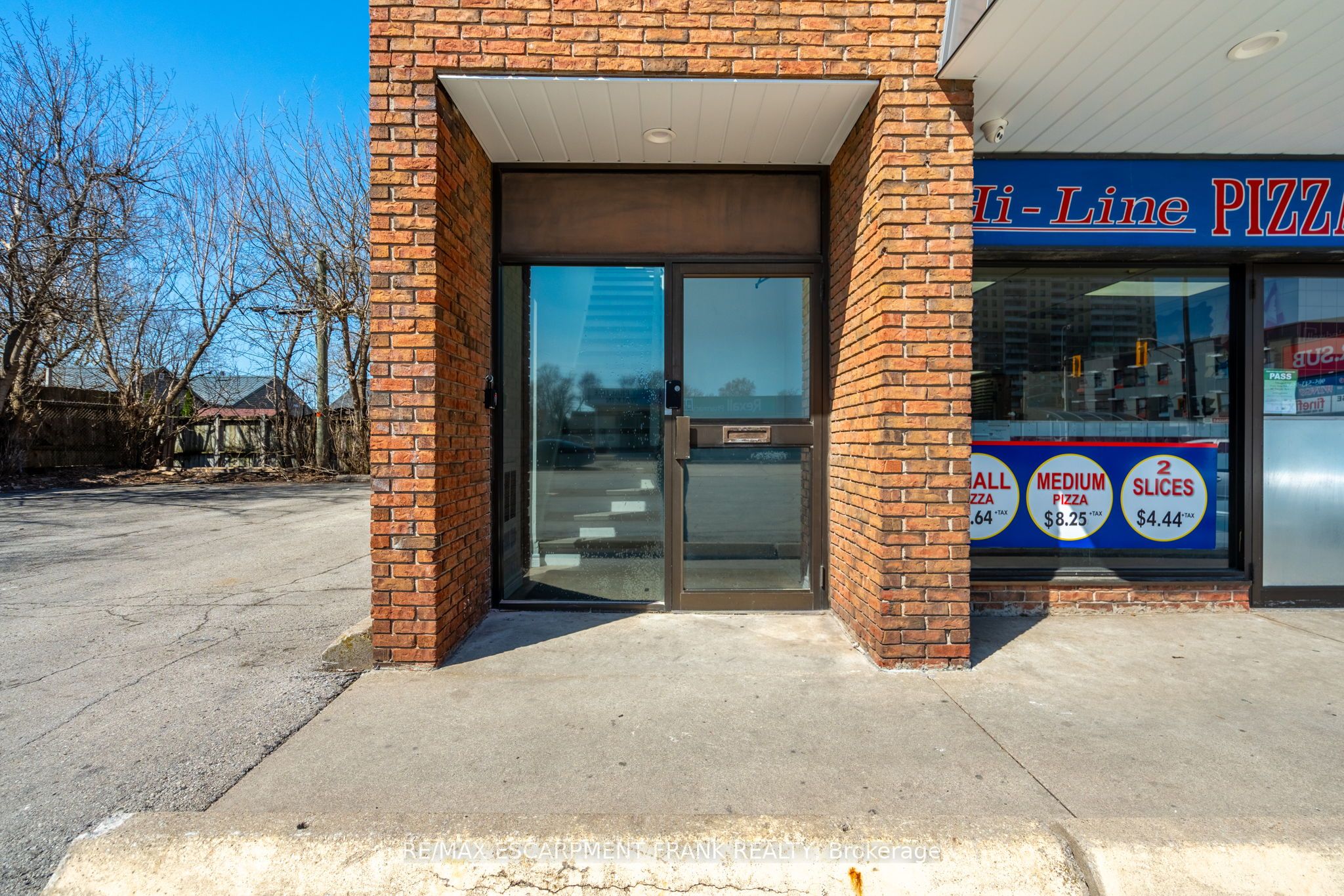 #2nd Floor - 237 Parkdale Avenue Property Photo 7