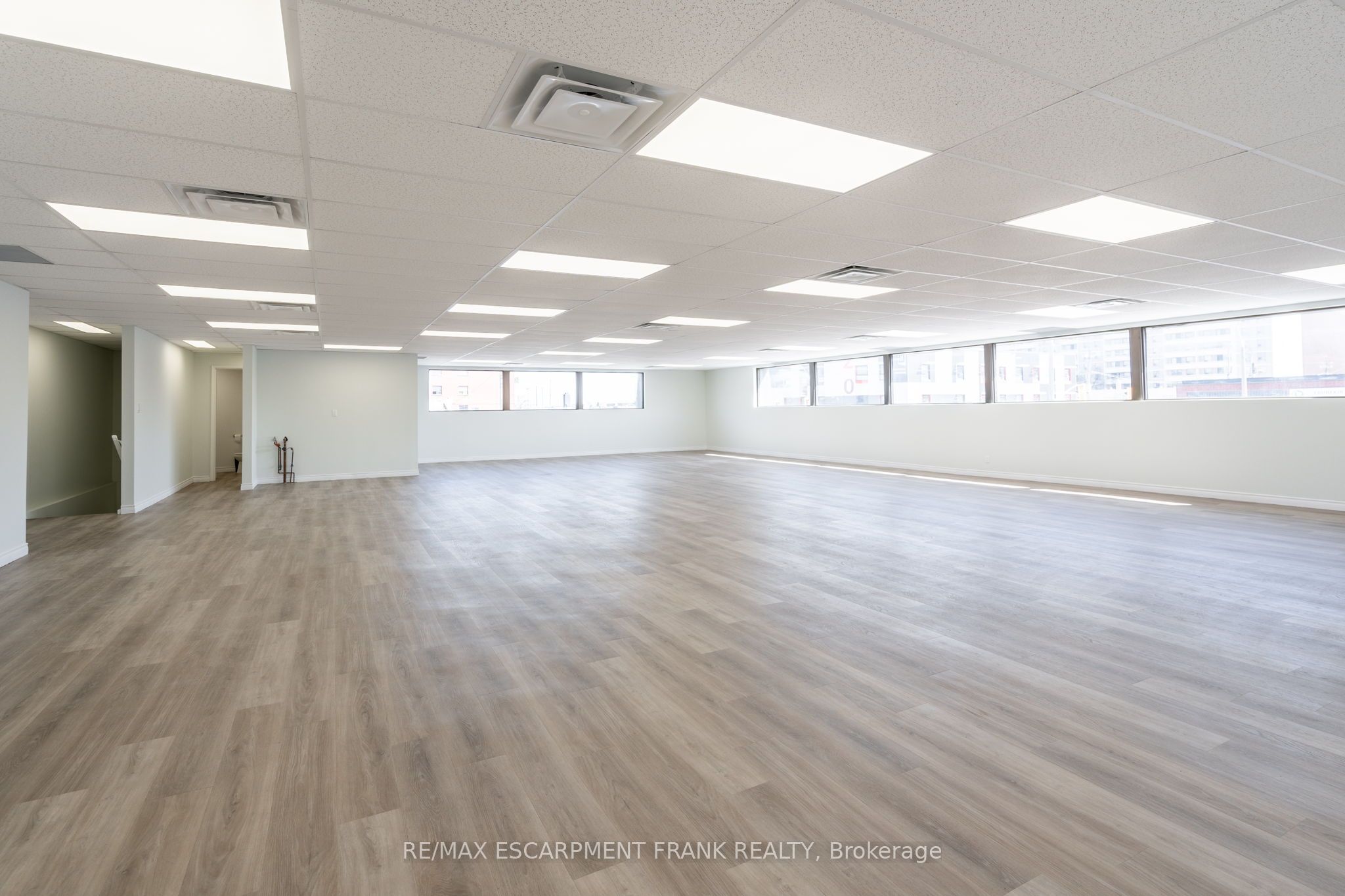 #2nd Floor - 237 Parkdale Avenue Property Photo 11