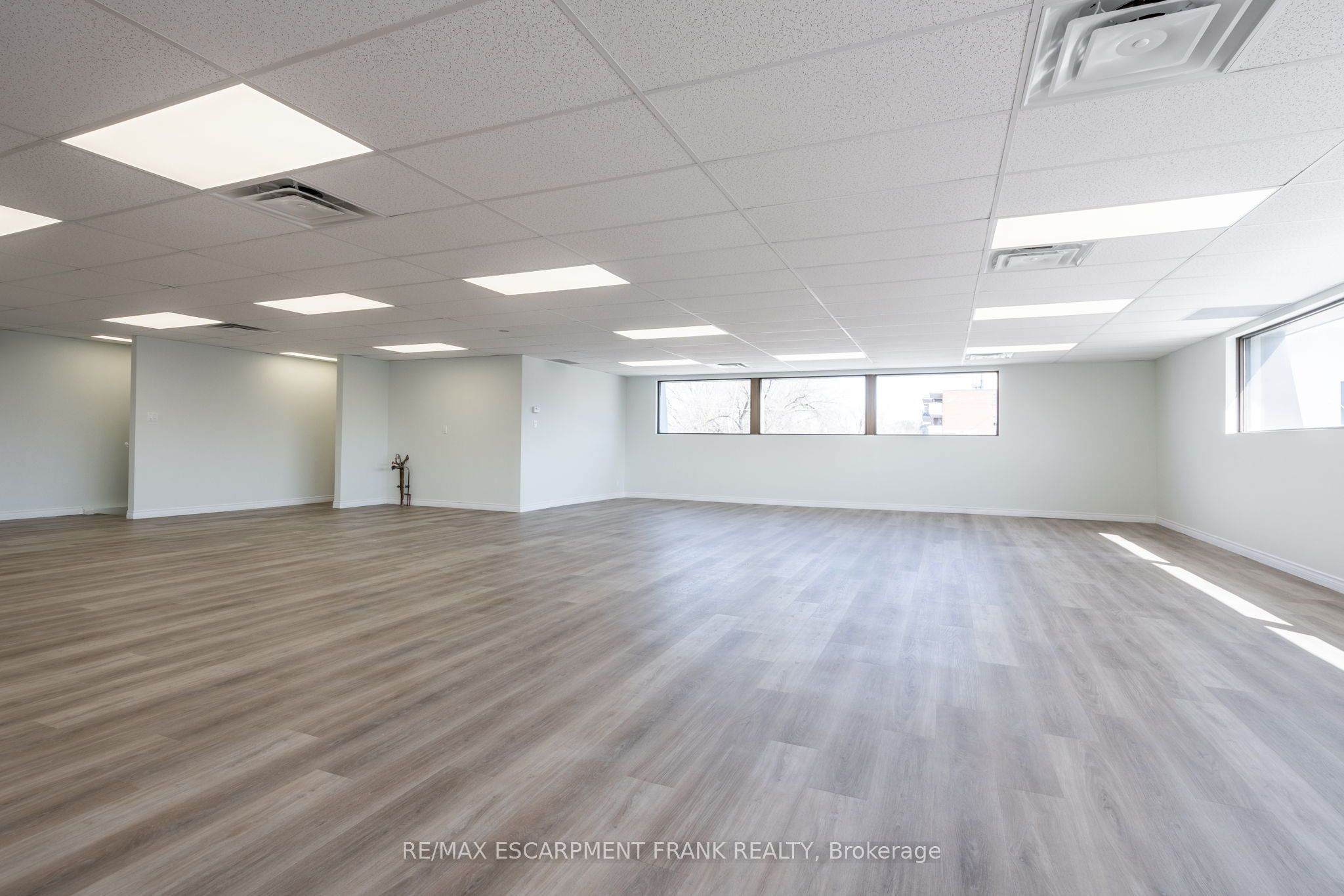 #2nd Floor - 237 Parkdale Avenue Property Photo 15
