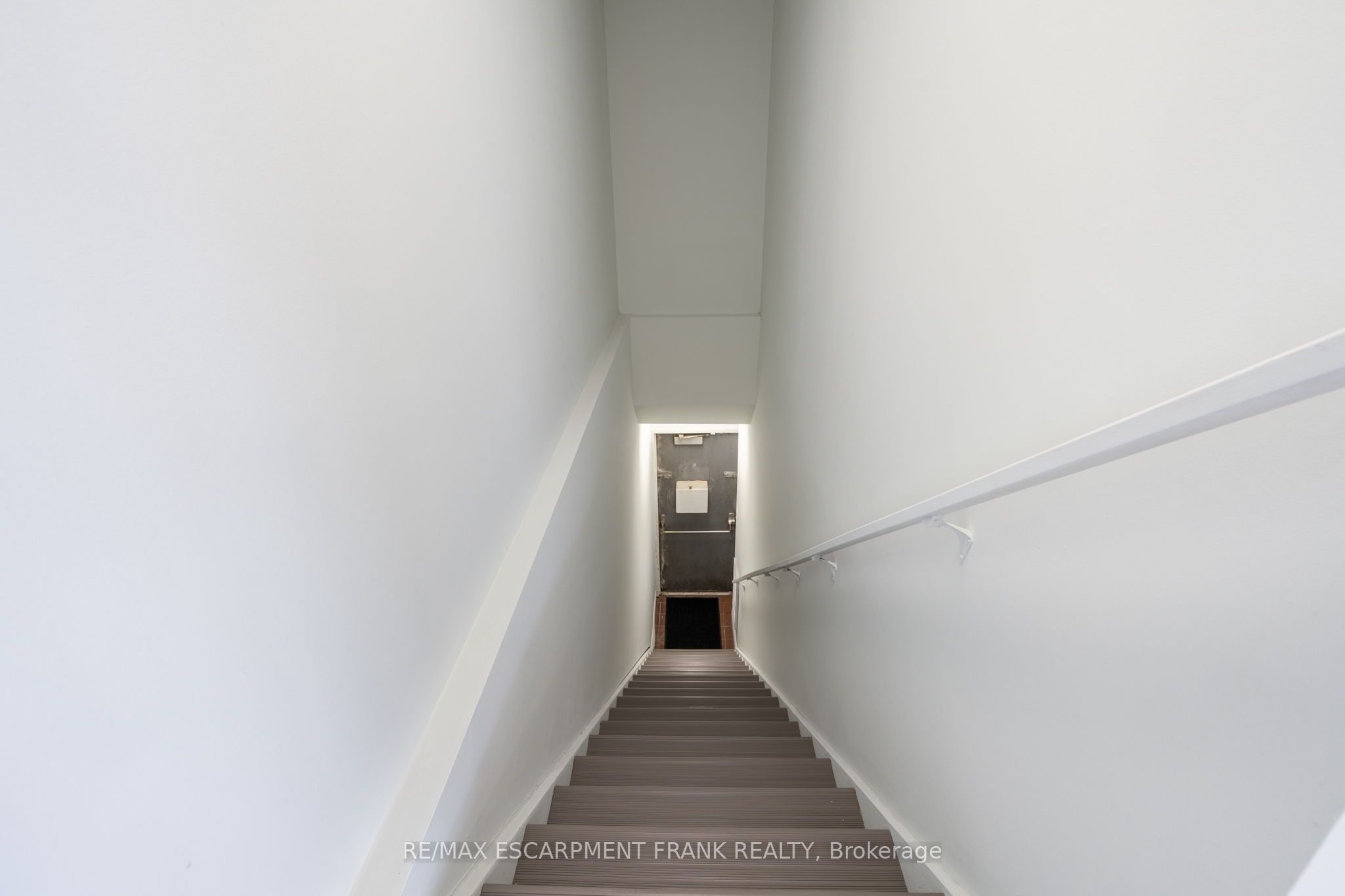 #2nd Floor - 237 Parkdale Avenue Property Photo 22
