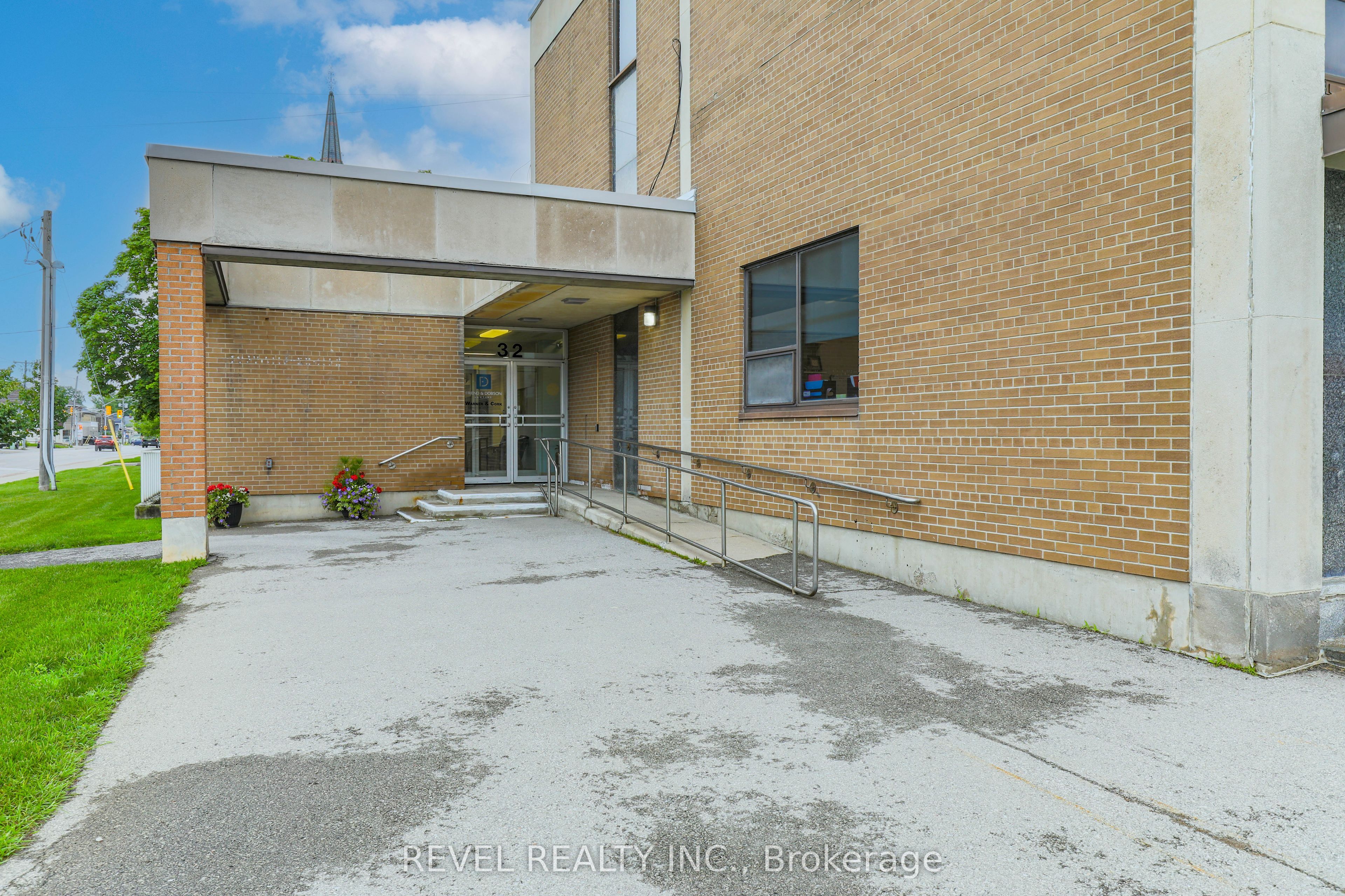 #upper 3 - 34 Cambridge Street Property Photo 6