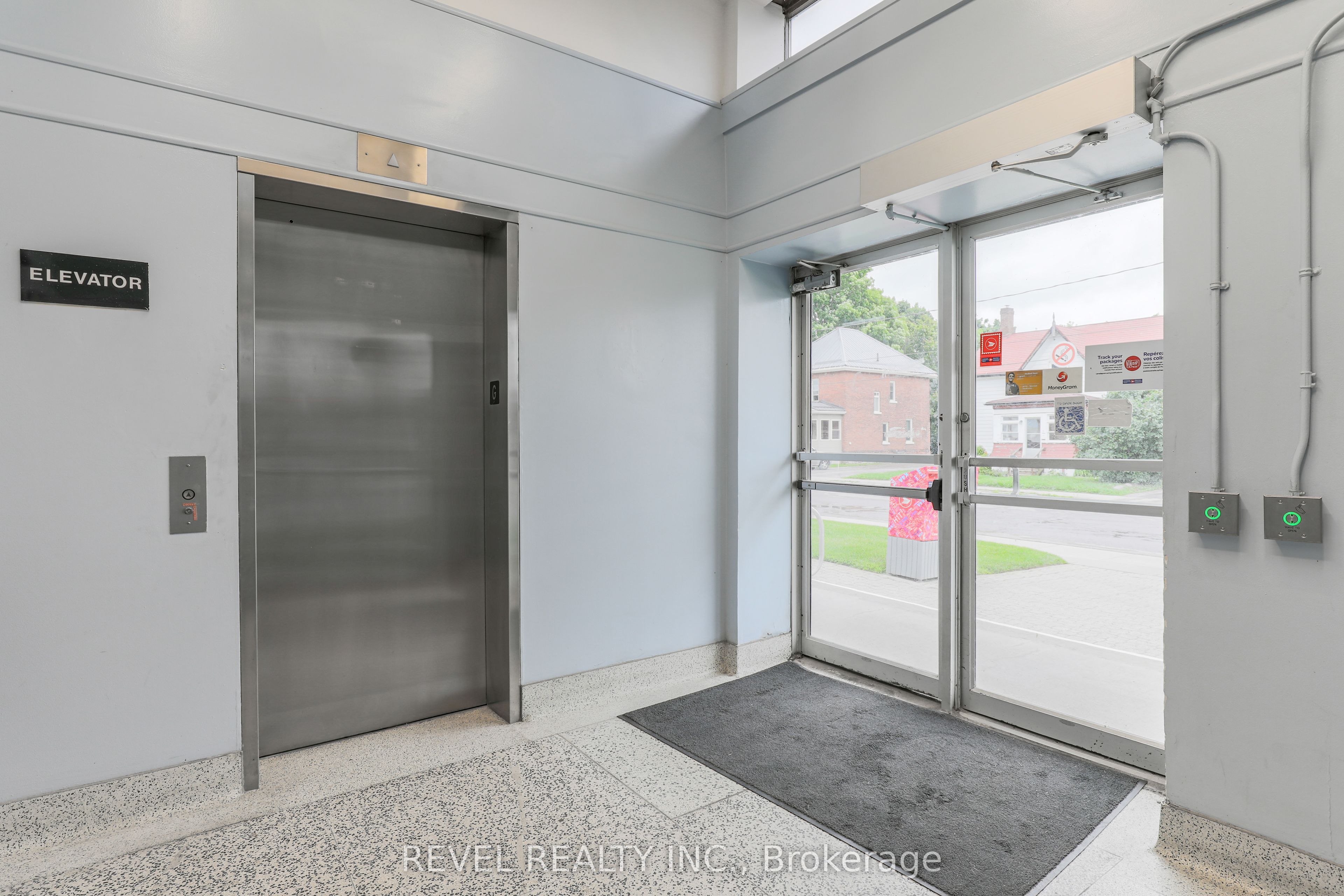 #upper 3 - 34 Cambridge Street Property Photo 7
