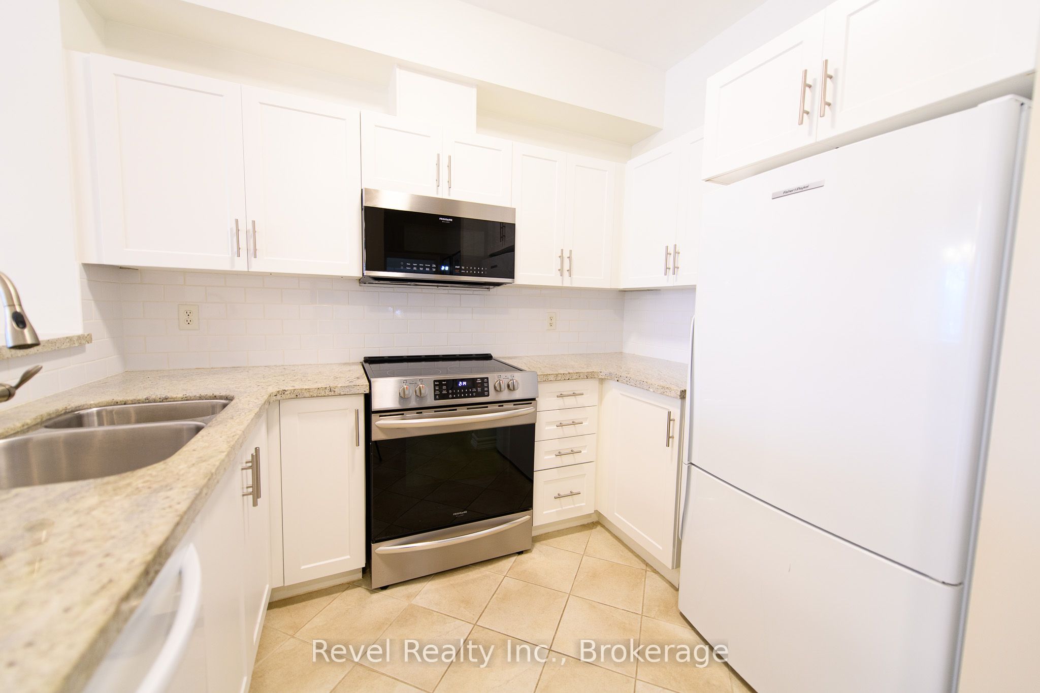 110 Napier Street W 19 Property Photo 3