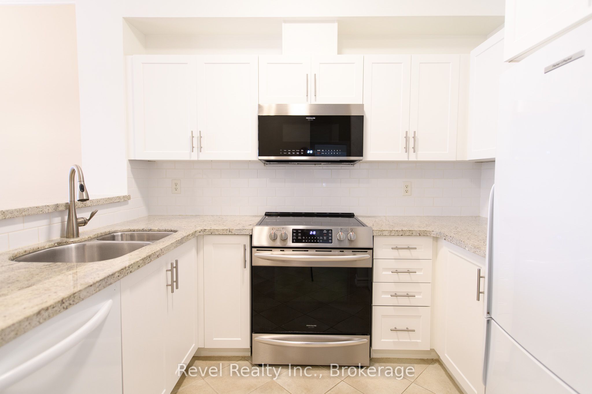 110 Napier Street W 19 Property Photo 17