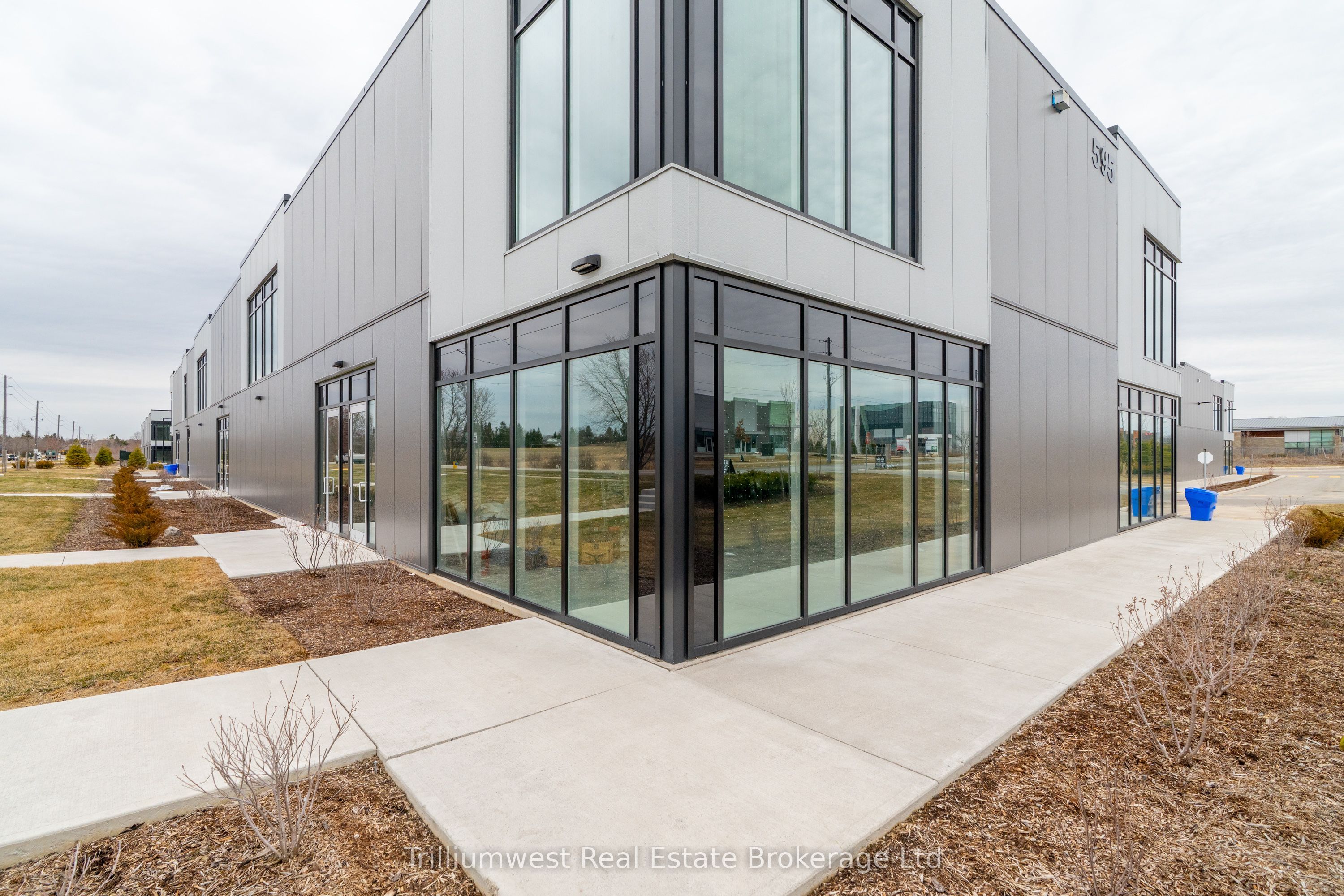 #unit # 1 - Lower - 595 Hanlon Creek Boulevard Property Photo 5