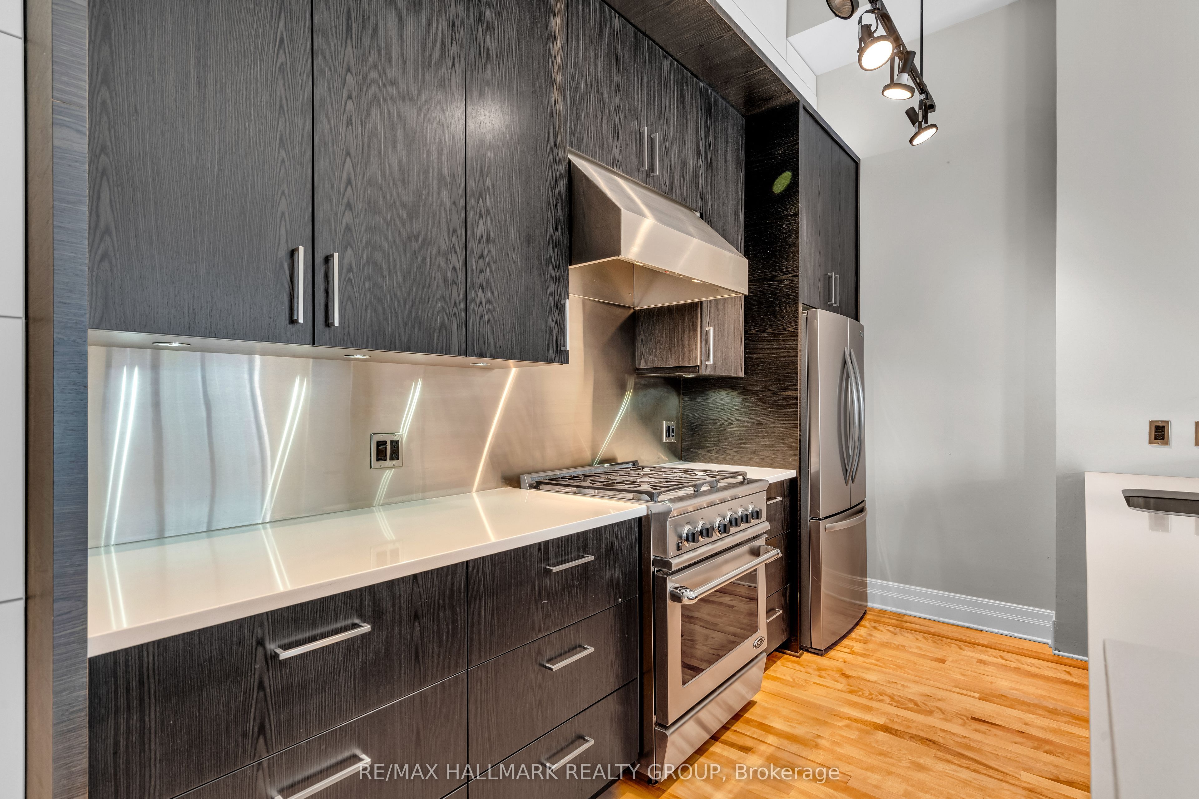 420 Berkley Avenue 206 Property Photo 5