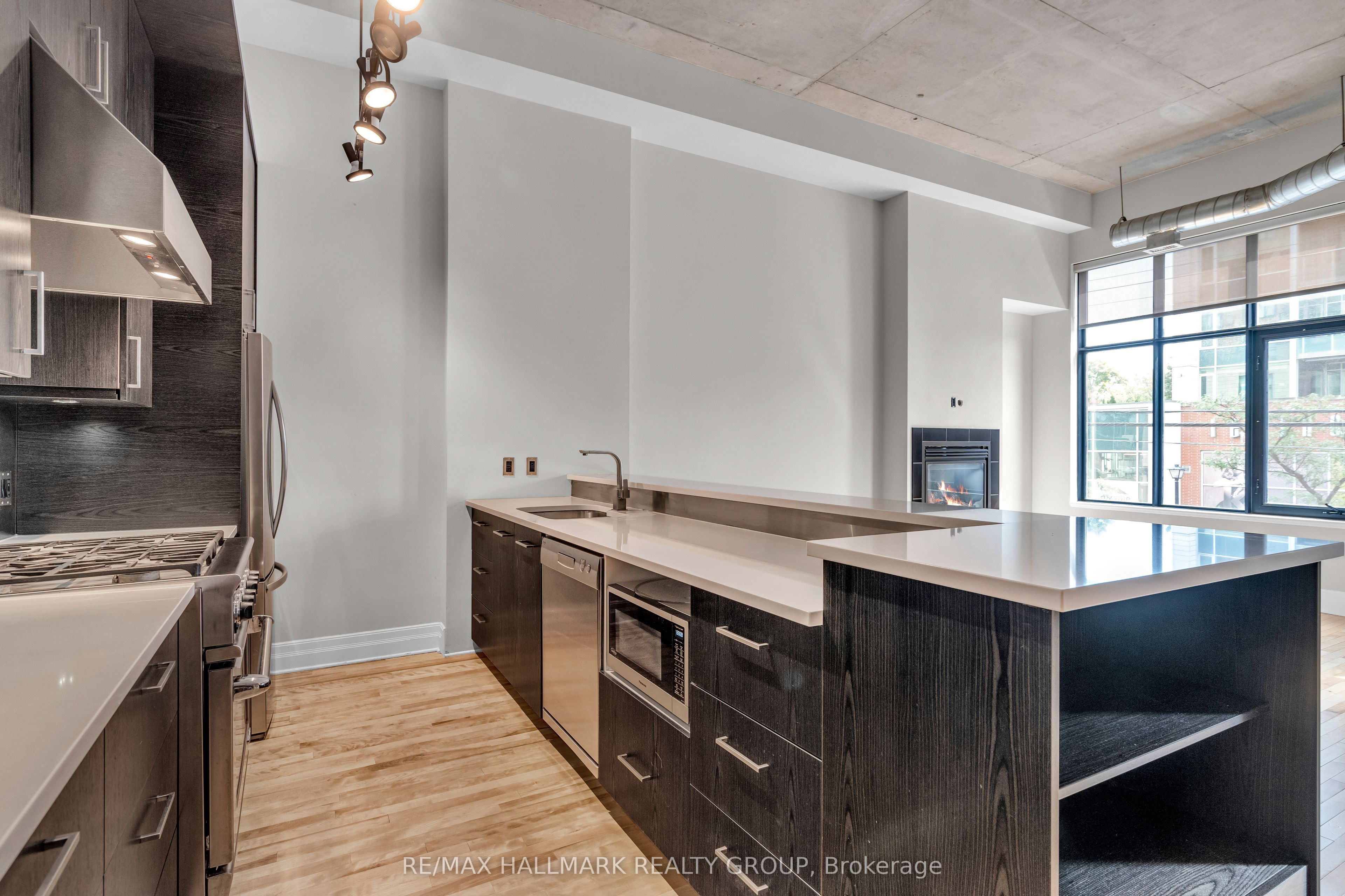 420 Berkley Avenue 206 Property Photo 6