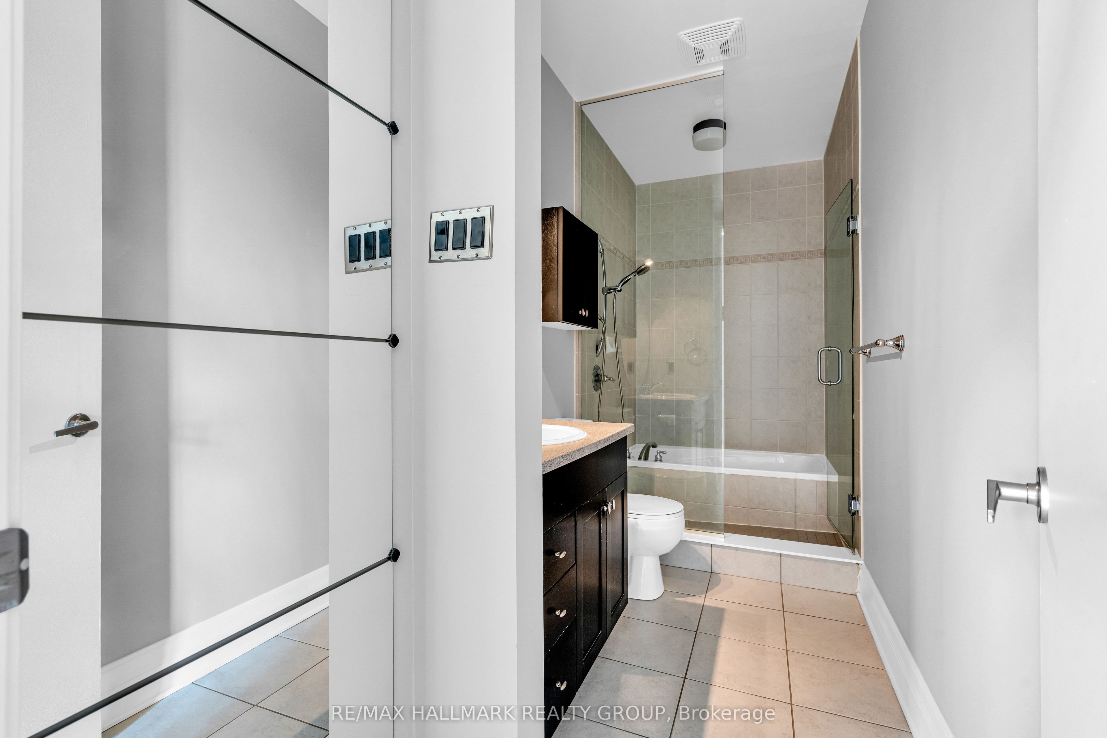 420 Berkley Avenue 206 Property Photo 26