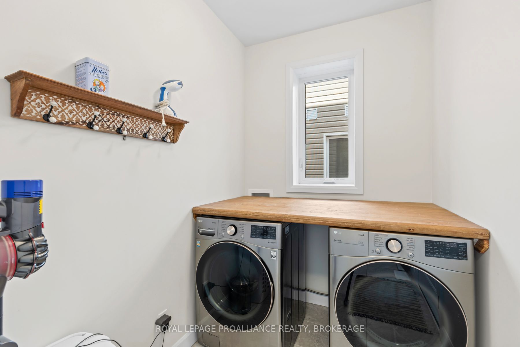 34 Erie Court Property Photo 6