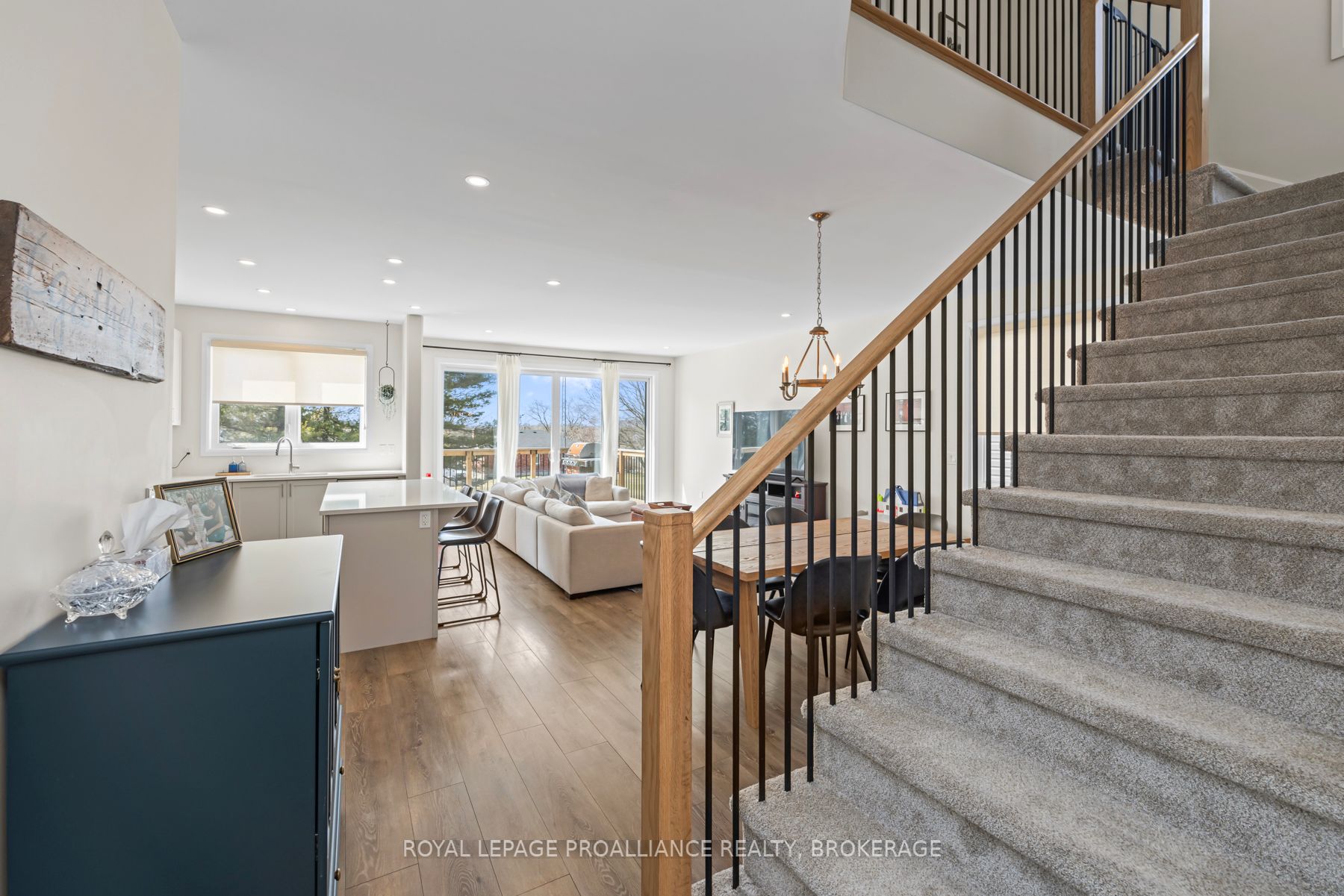 34 Erie Court Property Photo 7