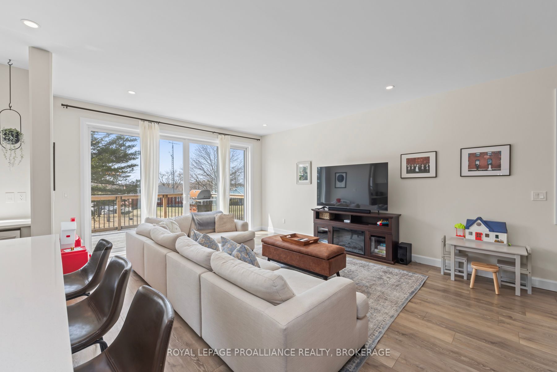 34 Erie Court Property Photo 10