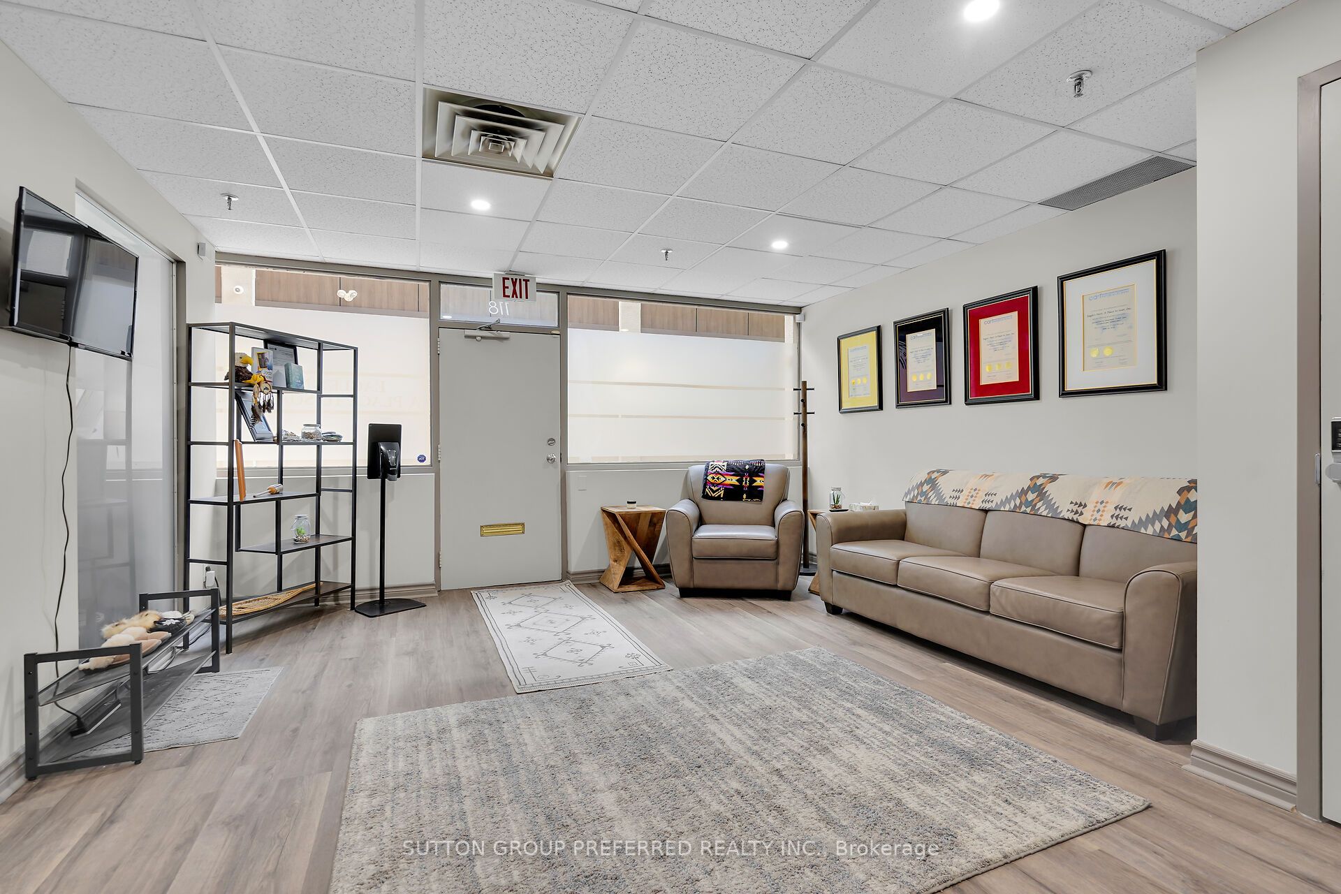 379 Dundas St Property Photo 4