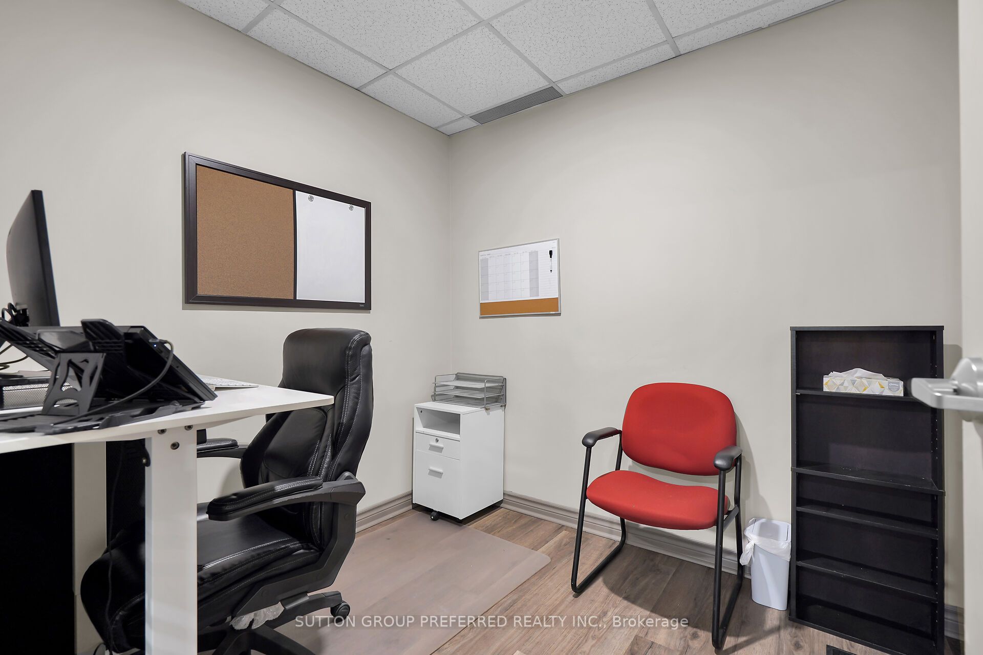379 Dundas St Property Photo 6