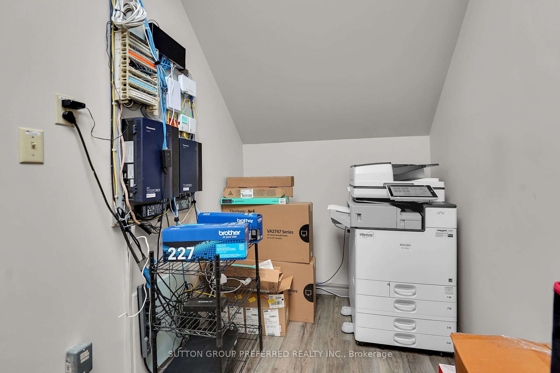 379 Dundas St Property Photo 32