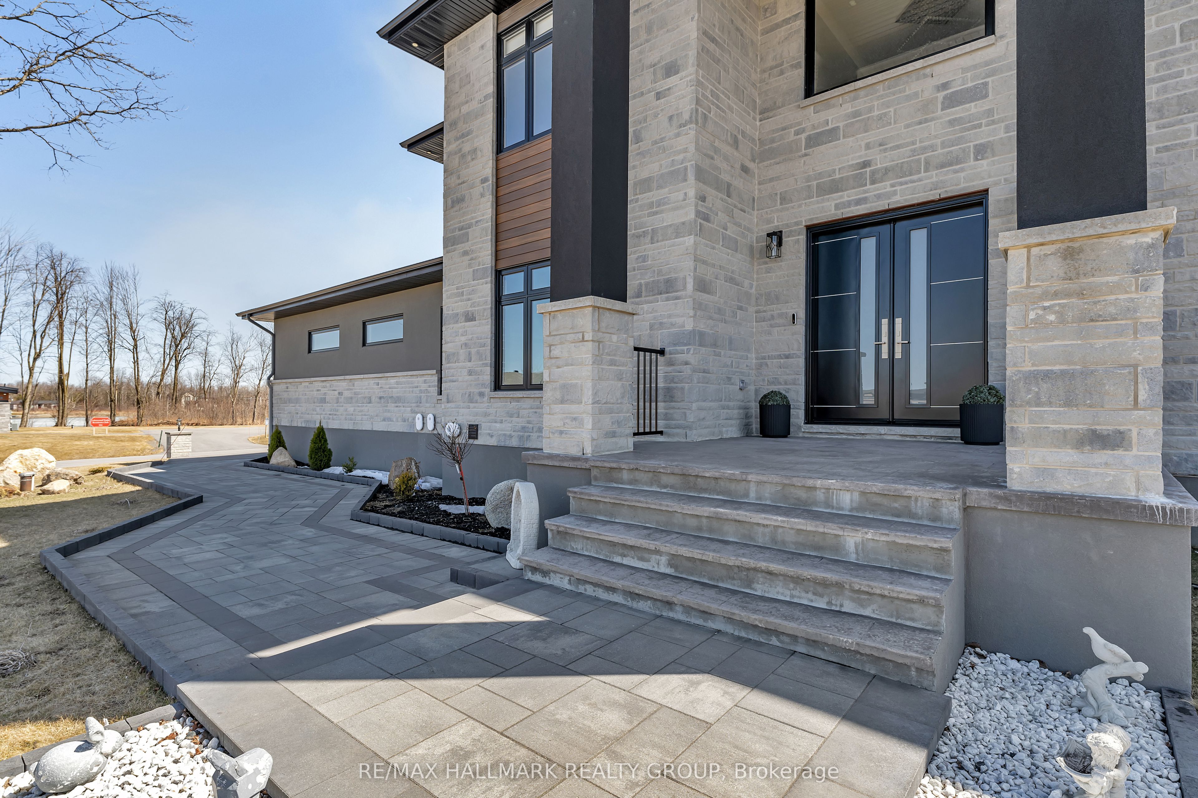 595 Shoreway Drive Property Photo 4