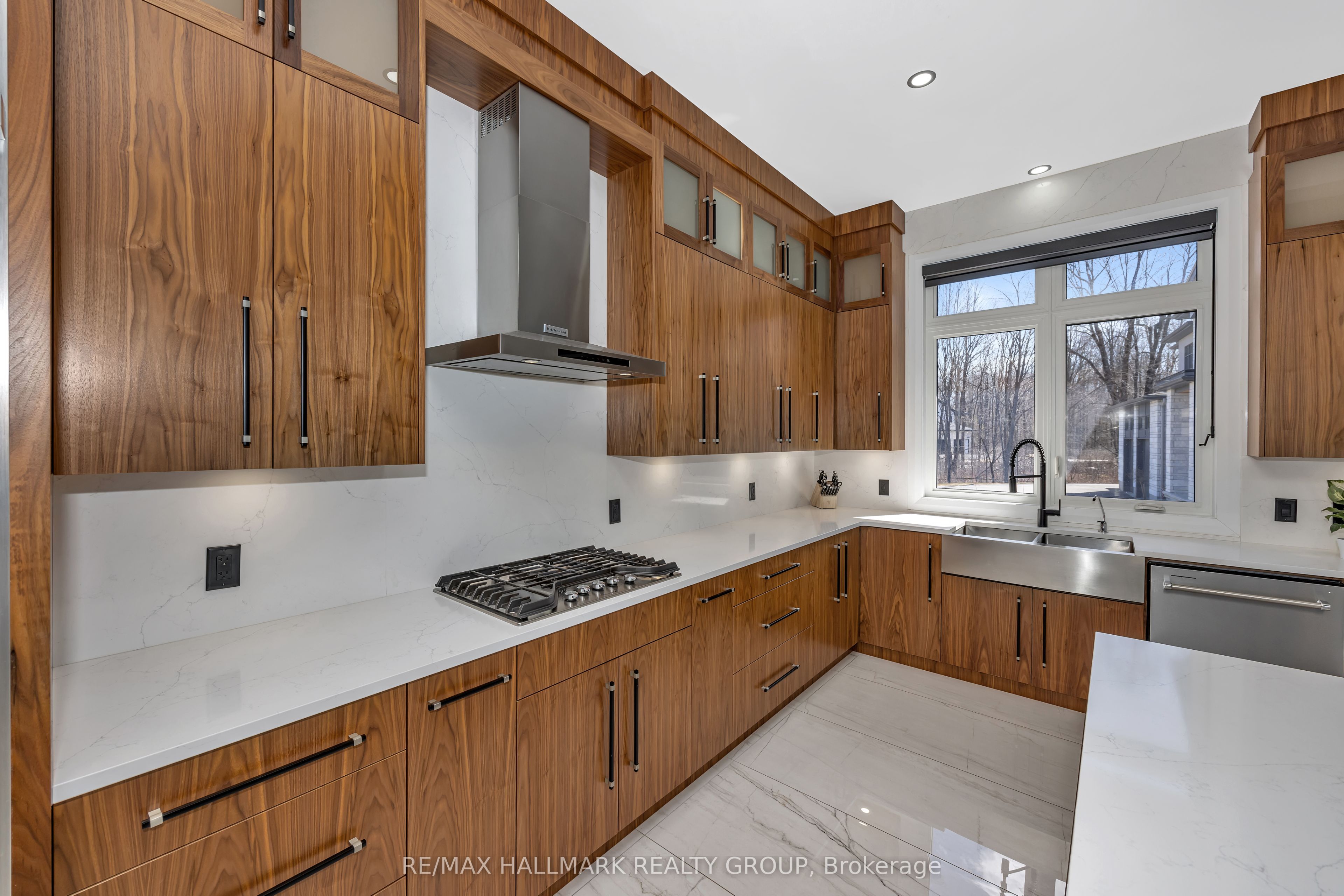 595 Shoreway Drive Property Photo 17