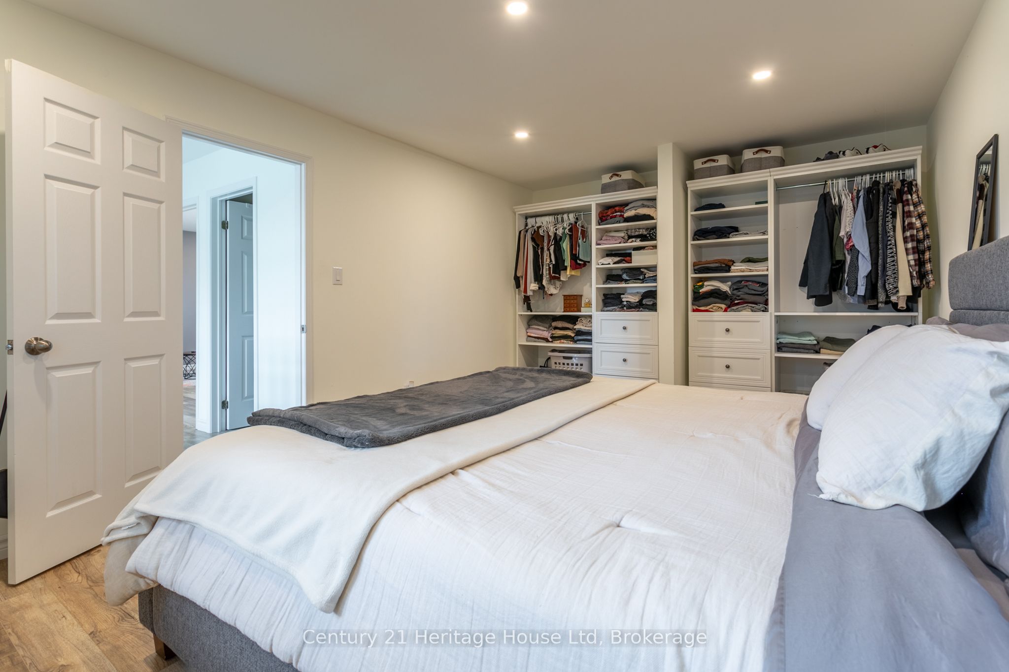 28 Anderson St Property Photo 6