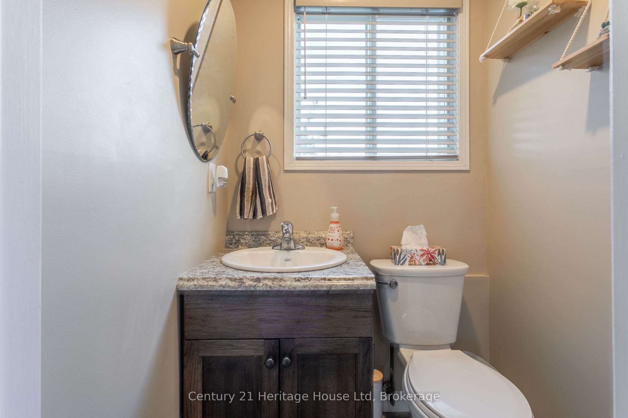 28 Anderson St Property Photo 26