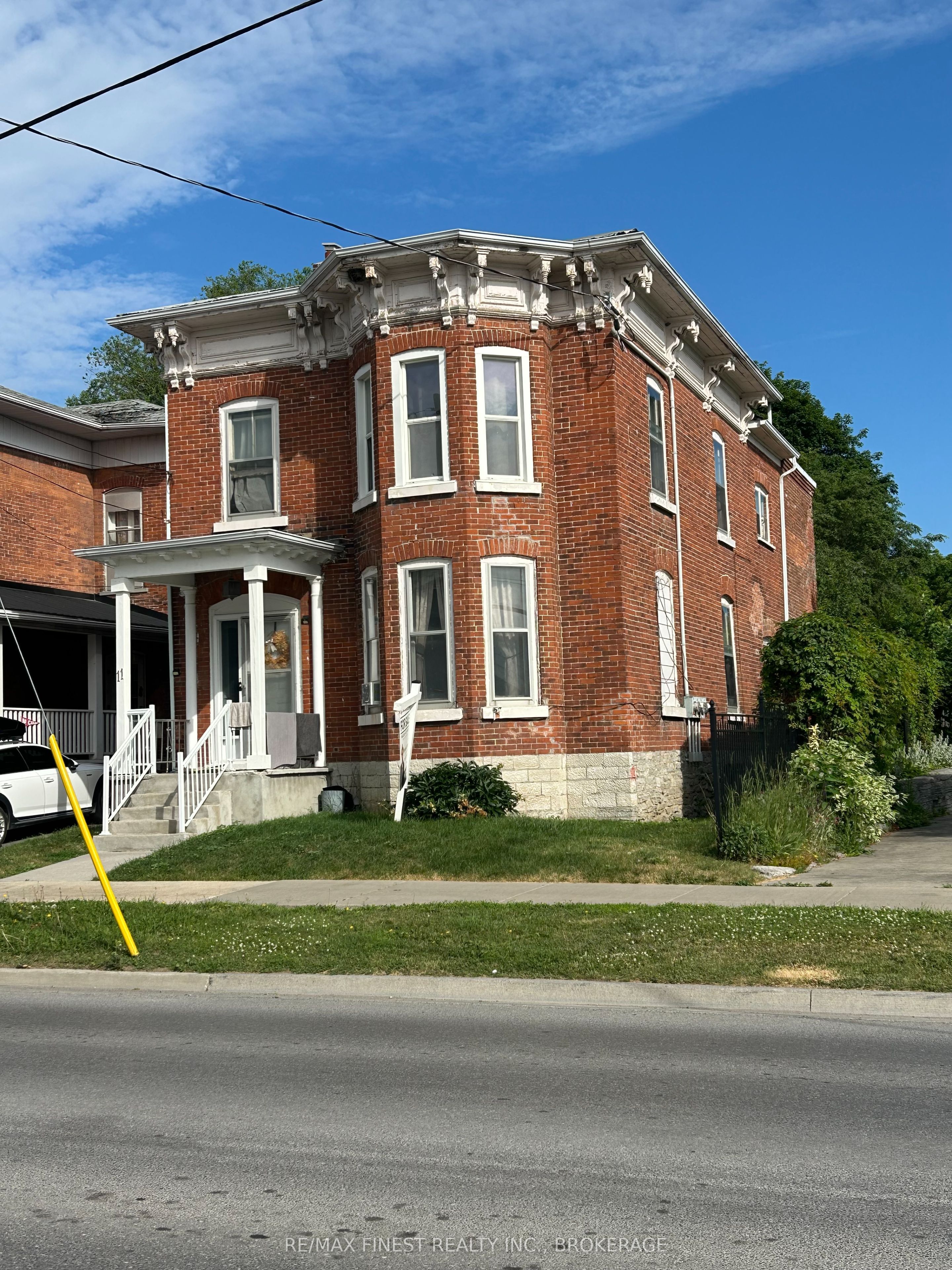 11 Bridge Street West Property Photo 1