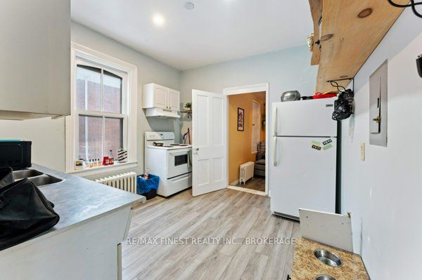 11 Bridge Street West Property Photo 6
