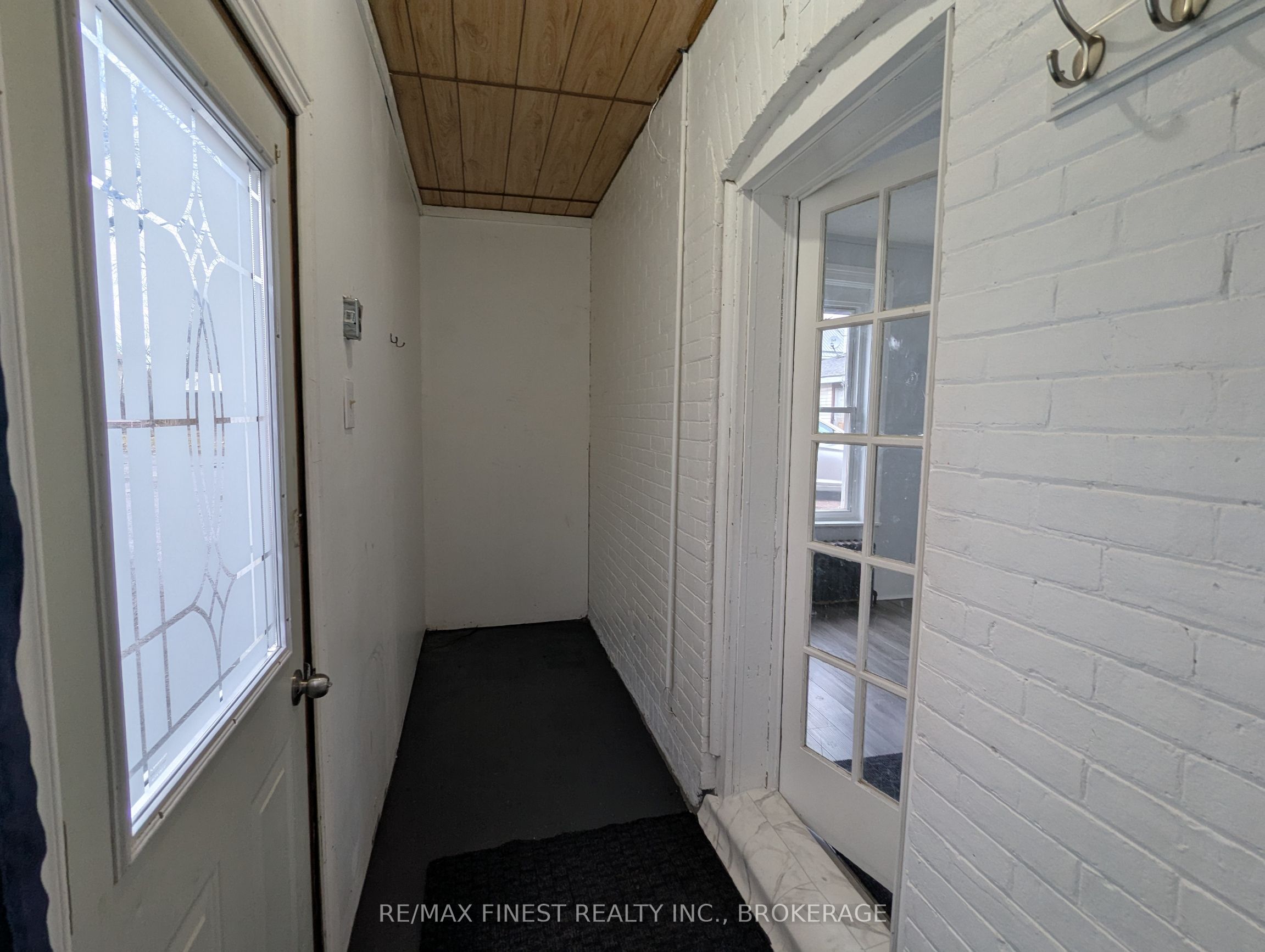 11 Bridge Street West Property Photo 9