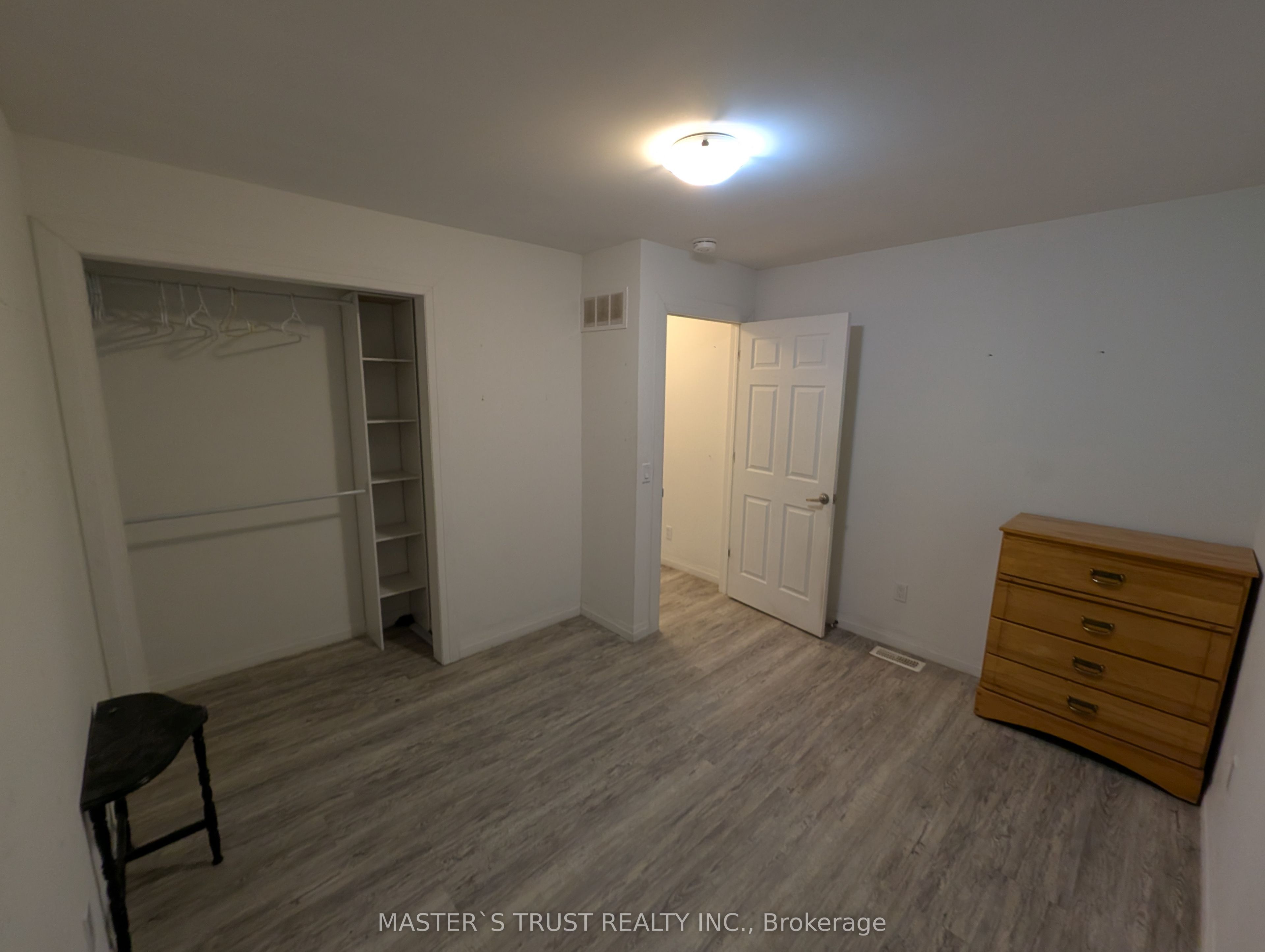 358 John Street N Property Photo 4