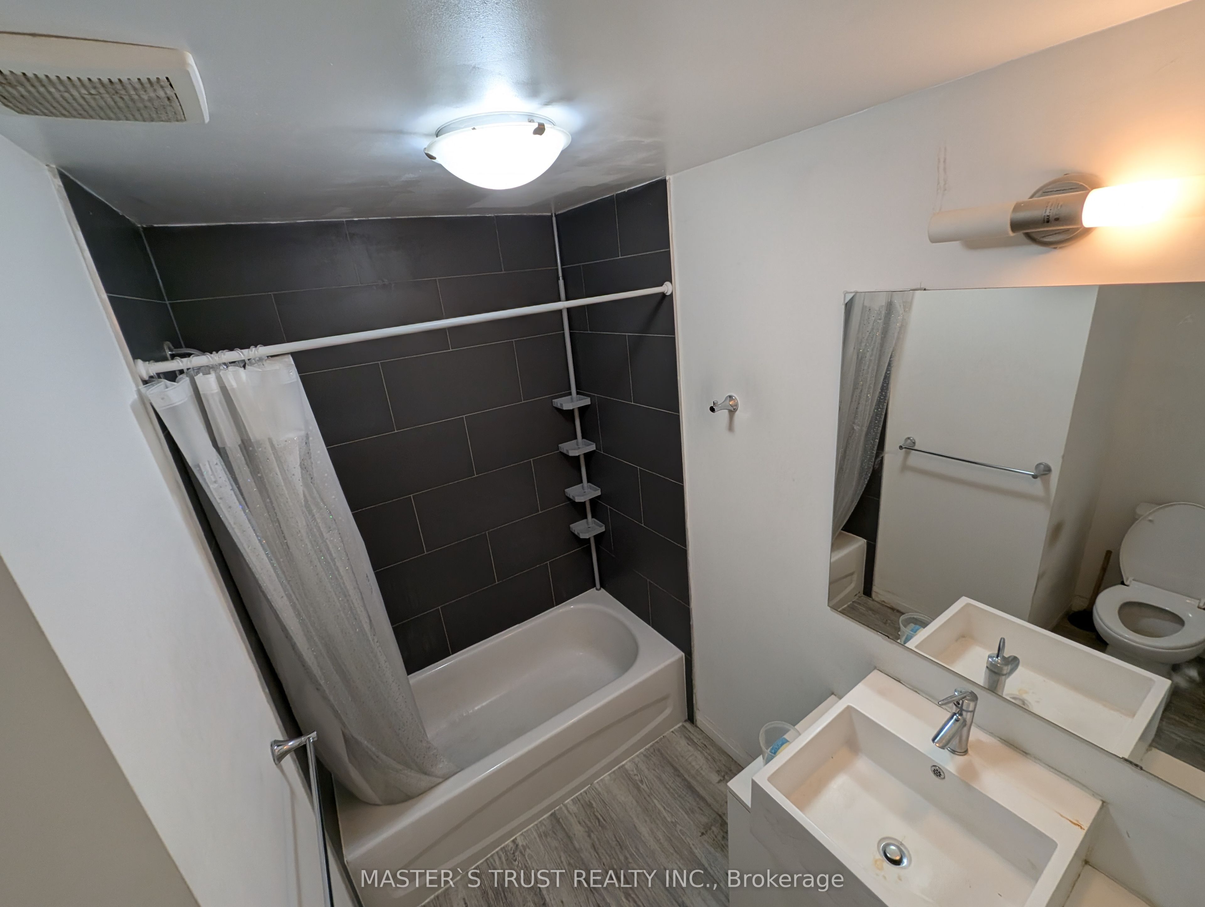 358 John Street N Property Photo 5