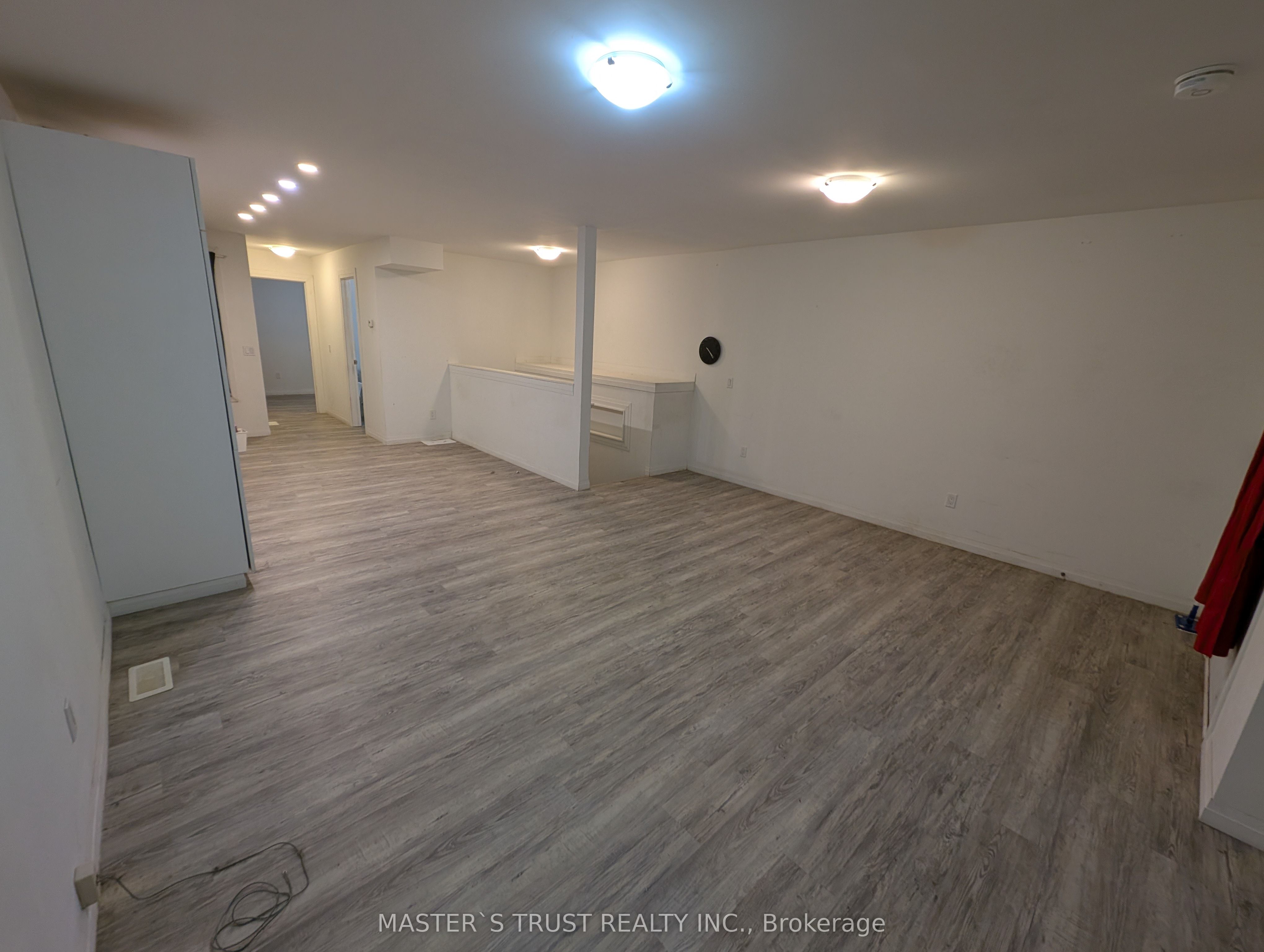 358 John Street N Property Photo 6