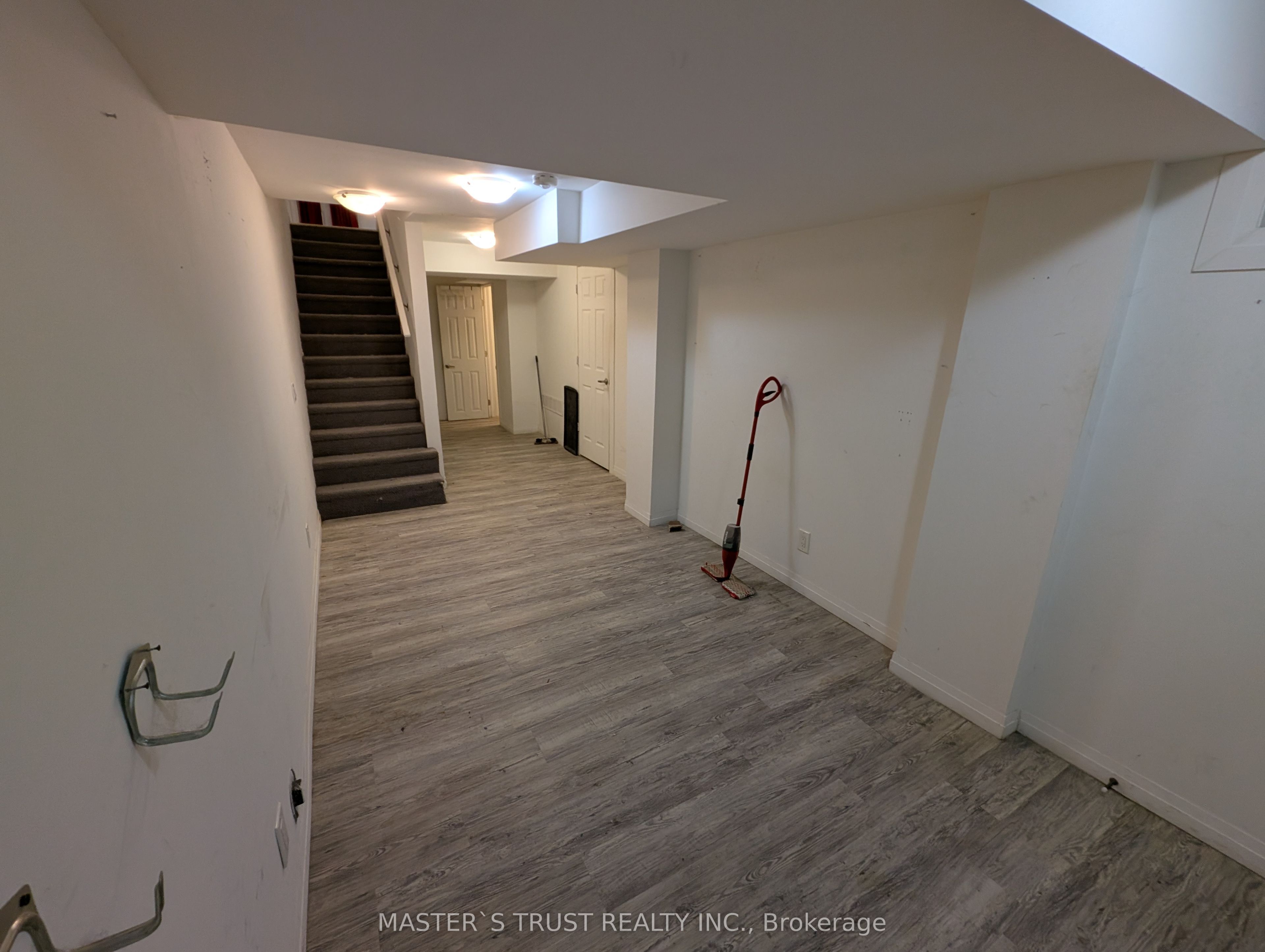 358 John Street N Property Photo 8