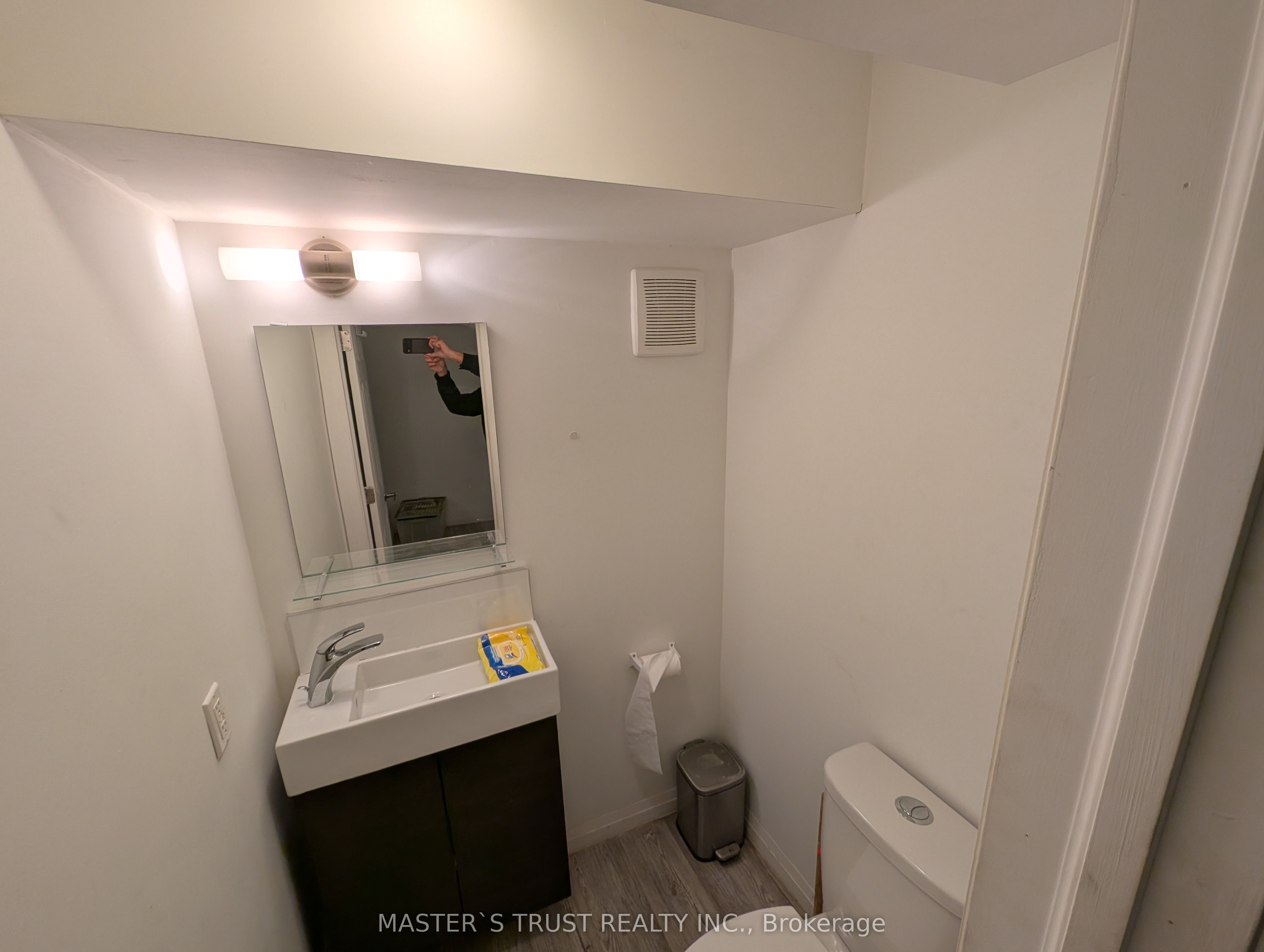 358 John Street N Property Photo 9