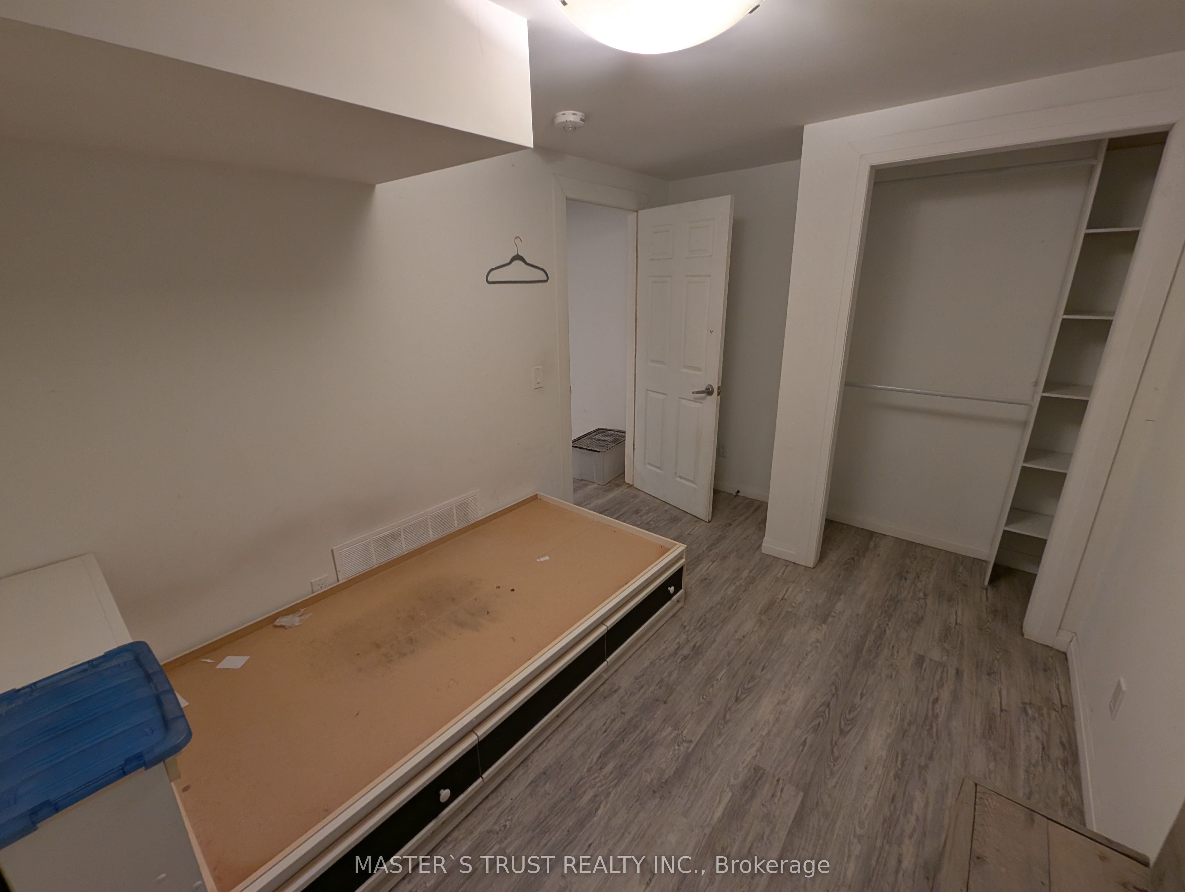 358 John Street N Property Photo 10