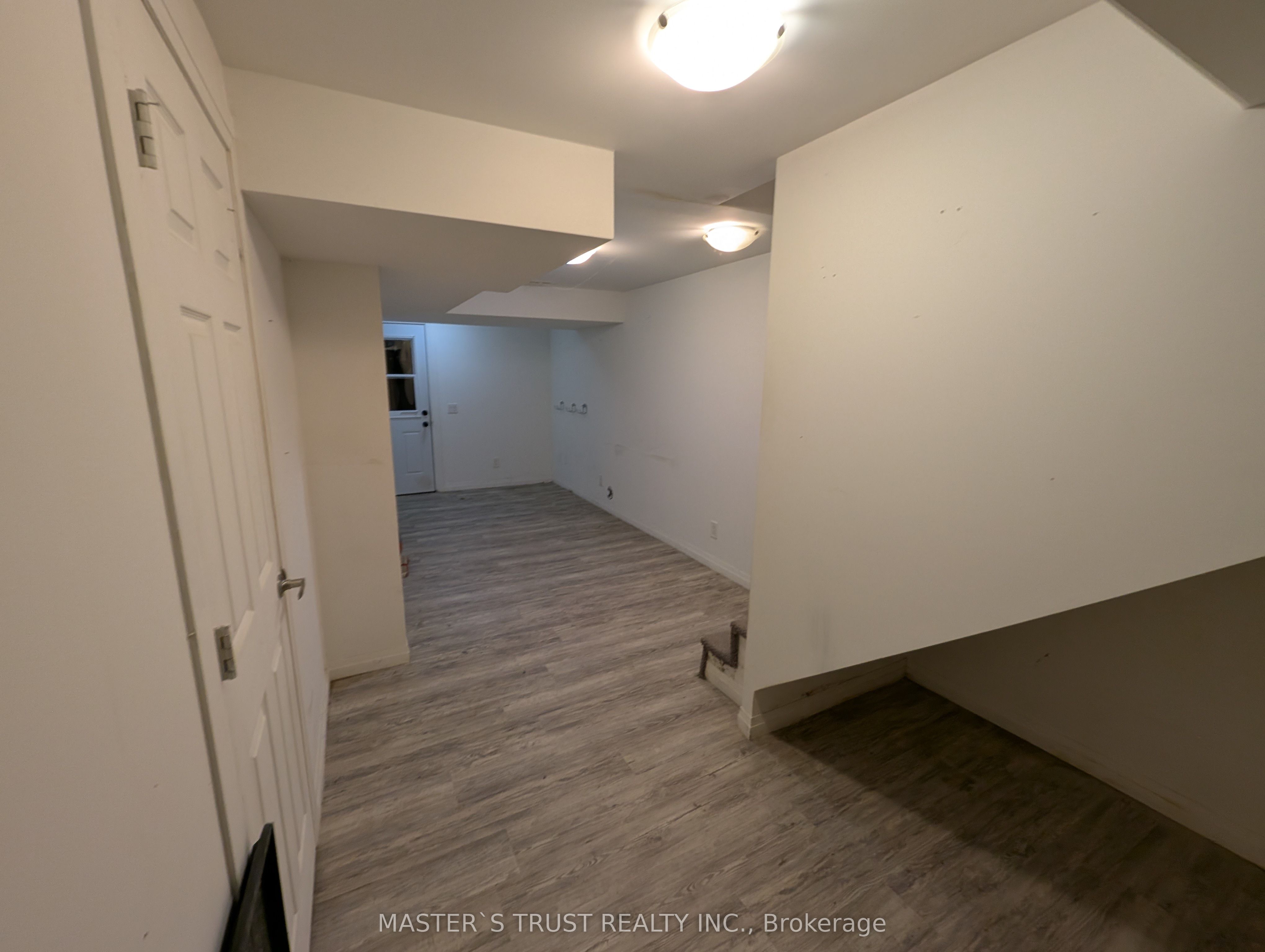 358 John Street N Property Photo 12