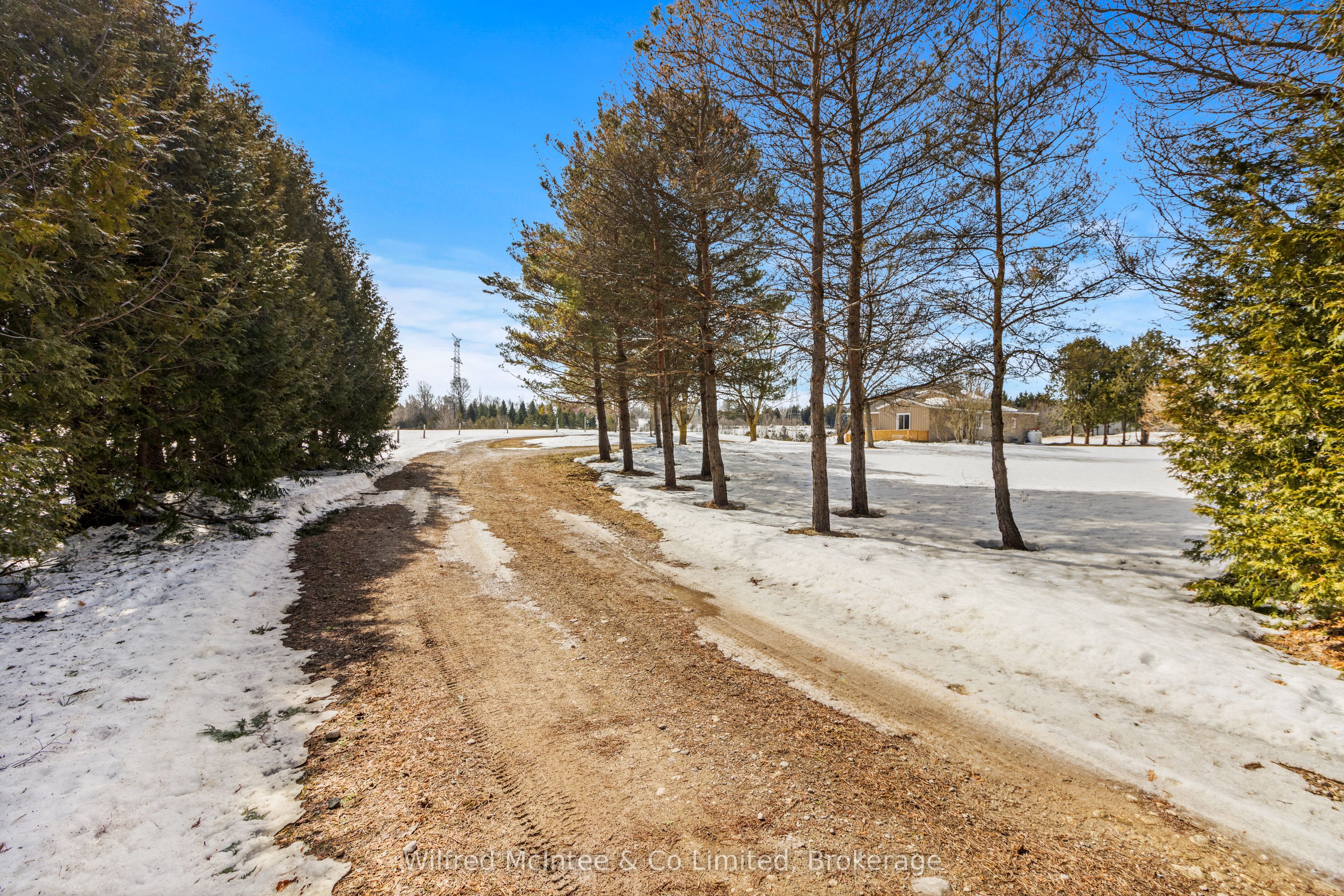 262700 Varney Rd Property Photo 5