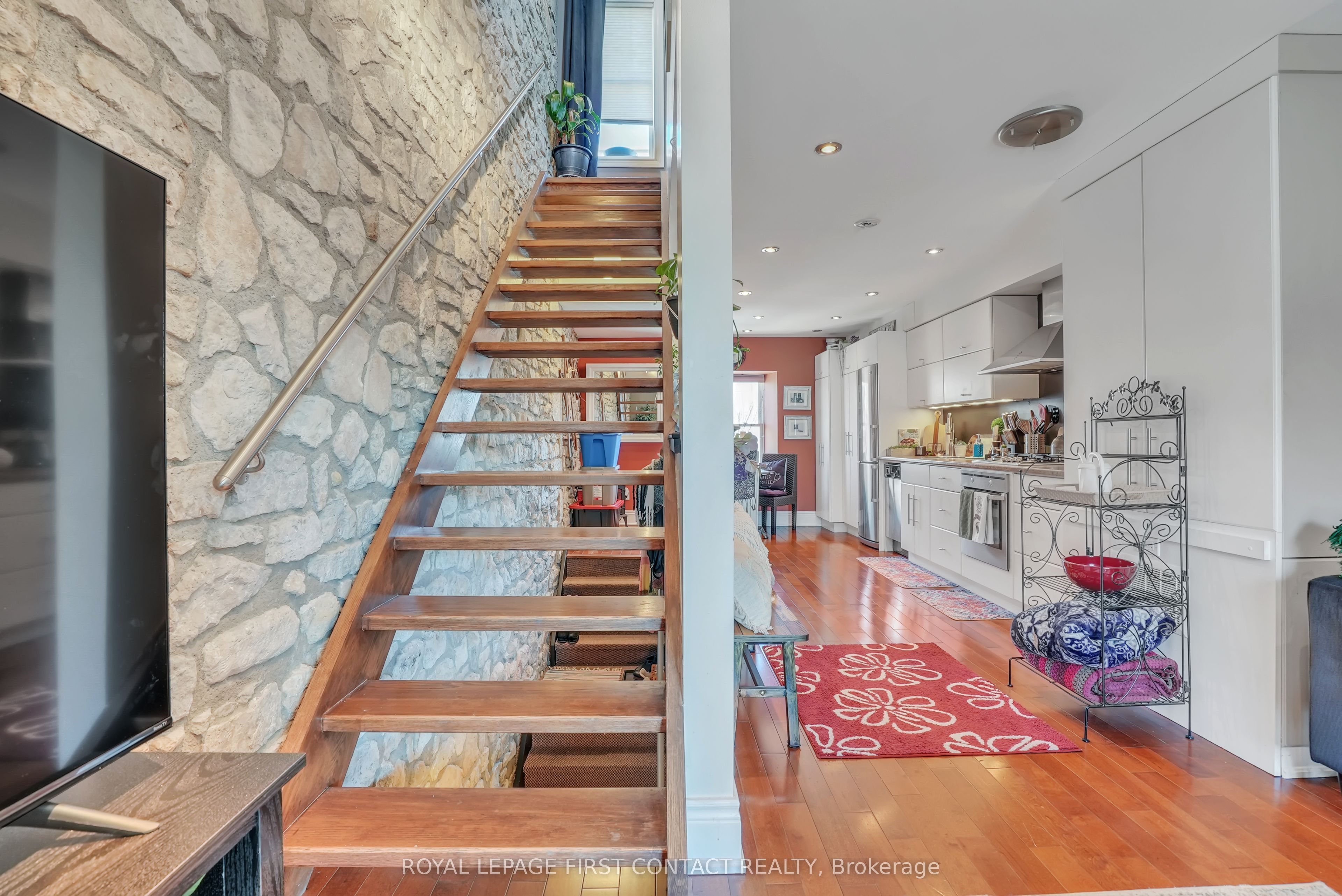 130 St David Street Property Photo 32