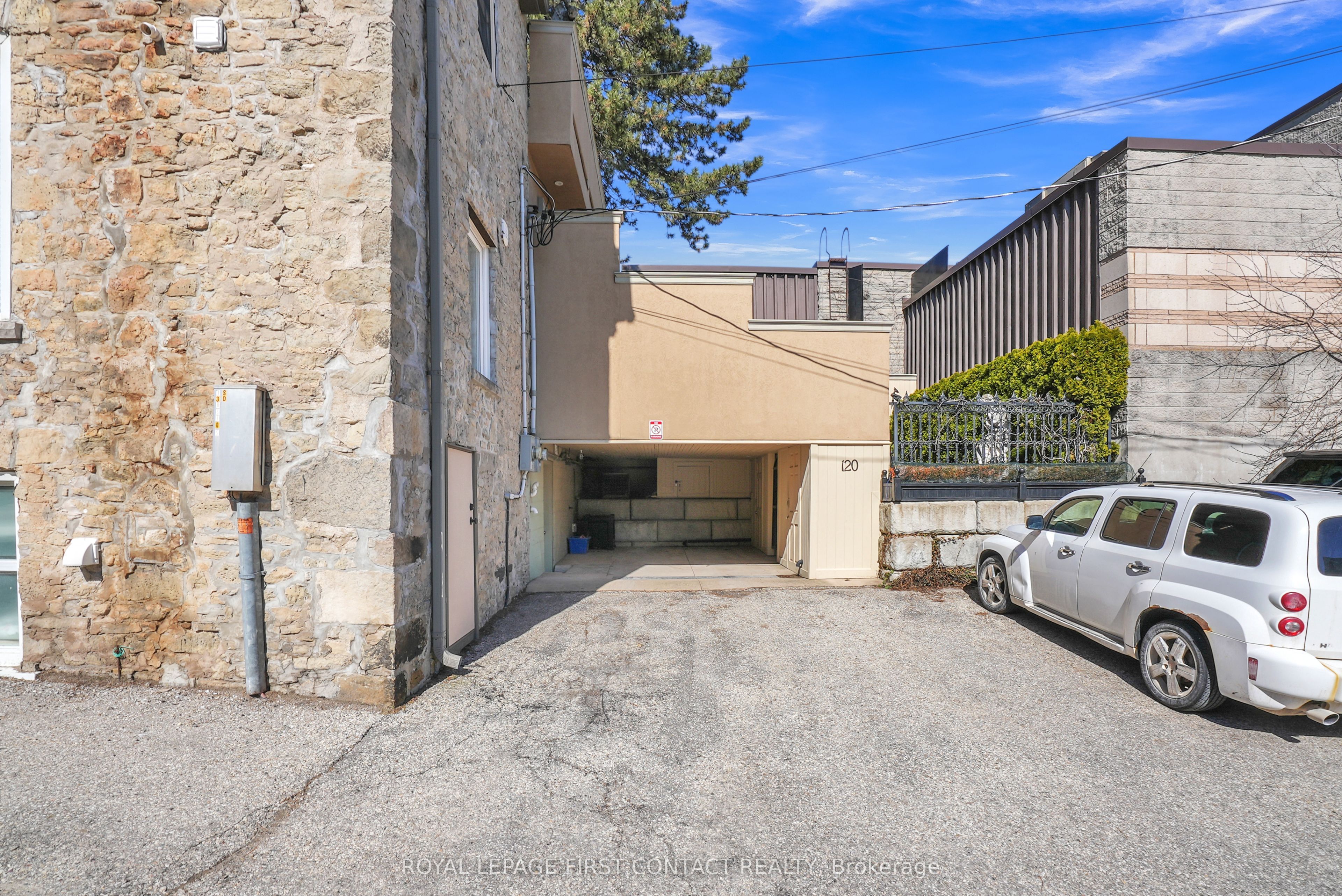 130 St David Street Property Photo 43