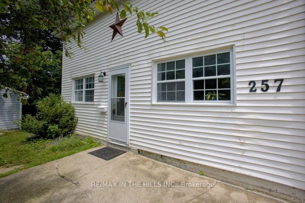 257 Elgin Street S Property Photo 6