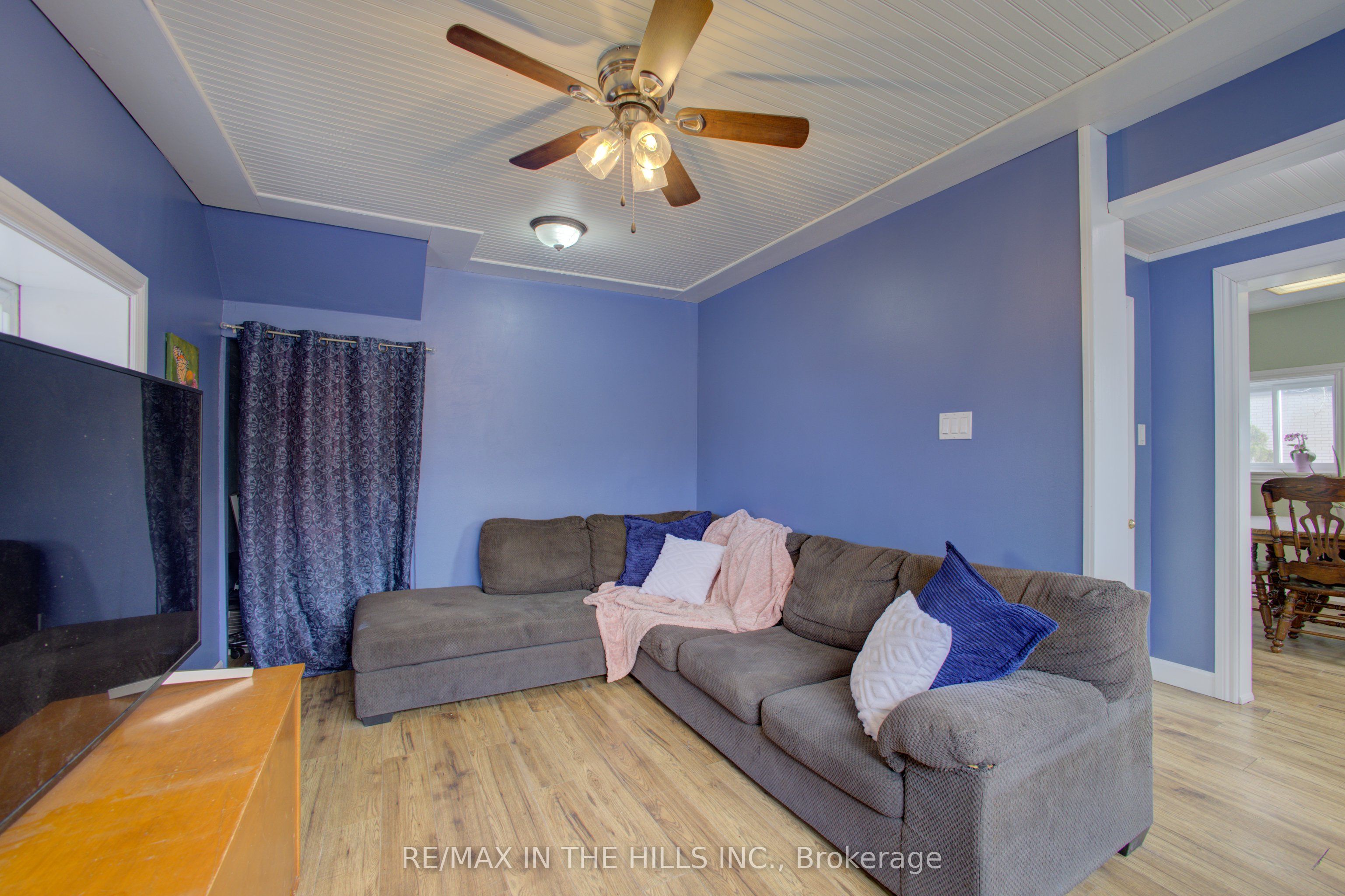 257 Elgin Street S Property Photo 9