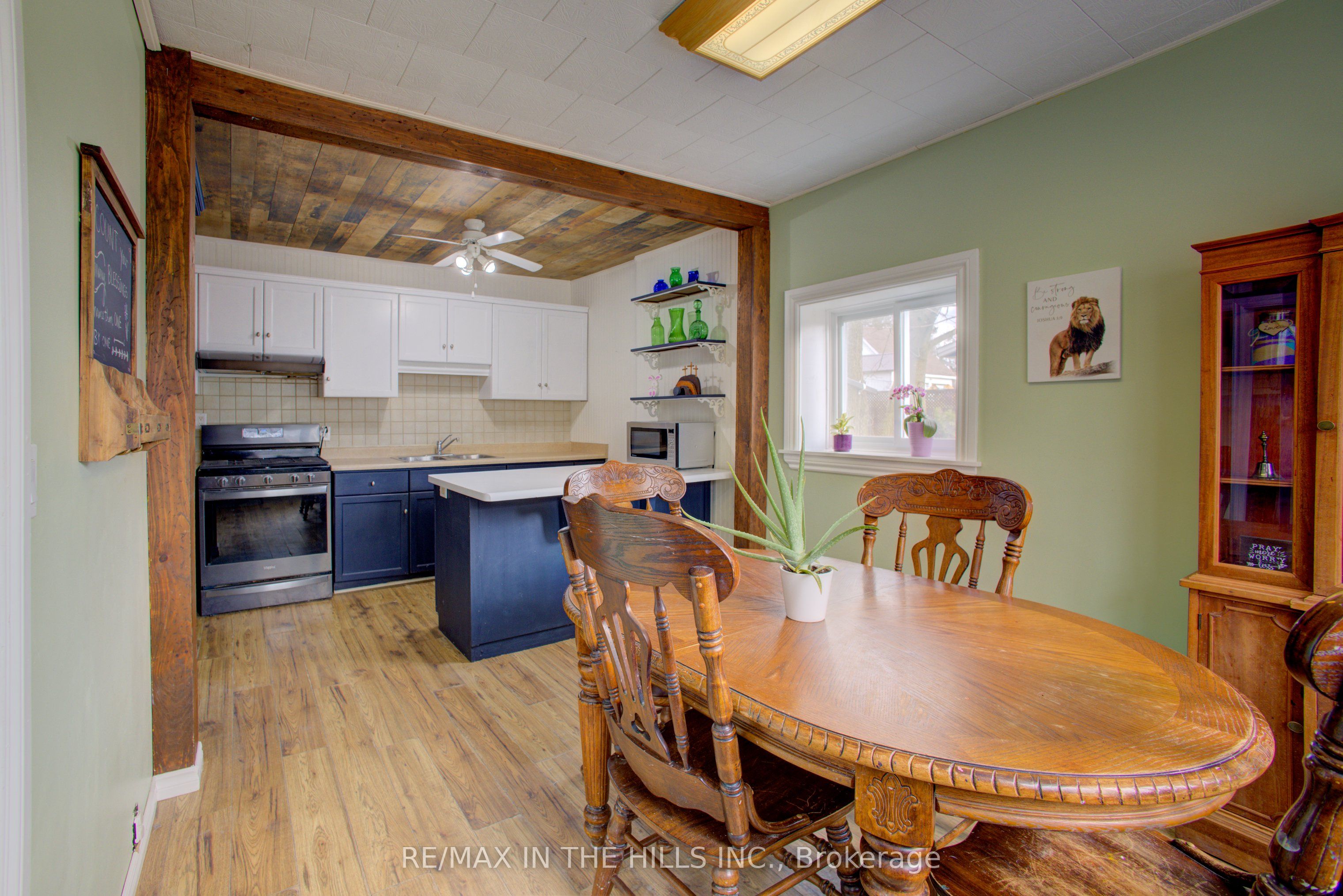 257 Elgin Street S Property Photo 11