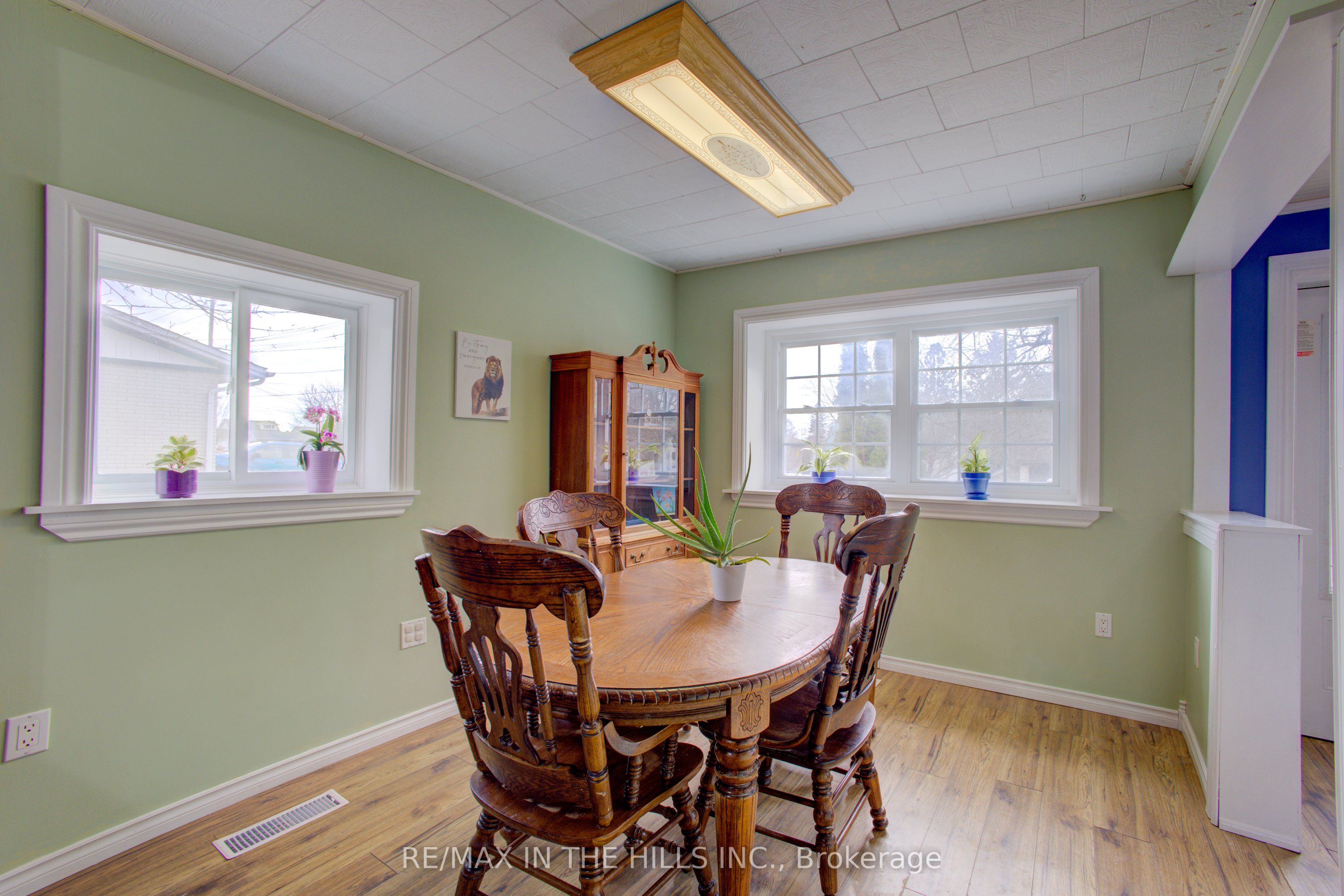 257 Elgin Street S Property Photo 13