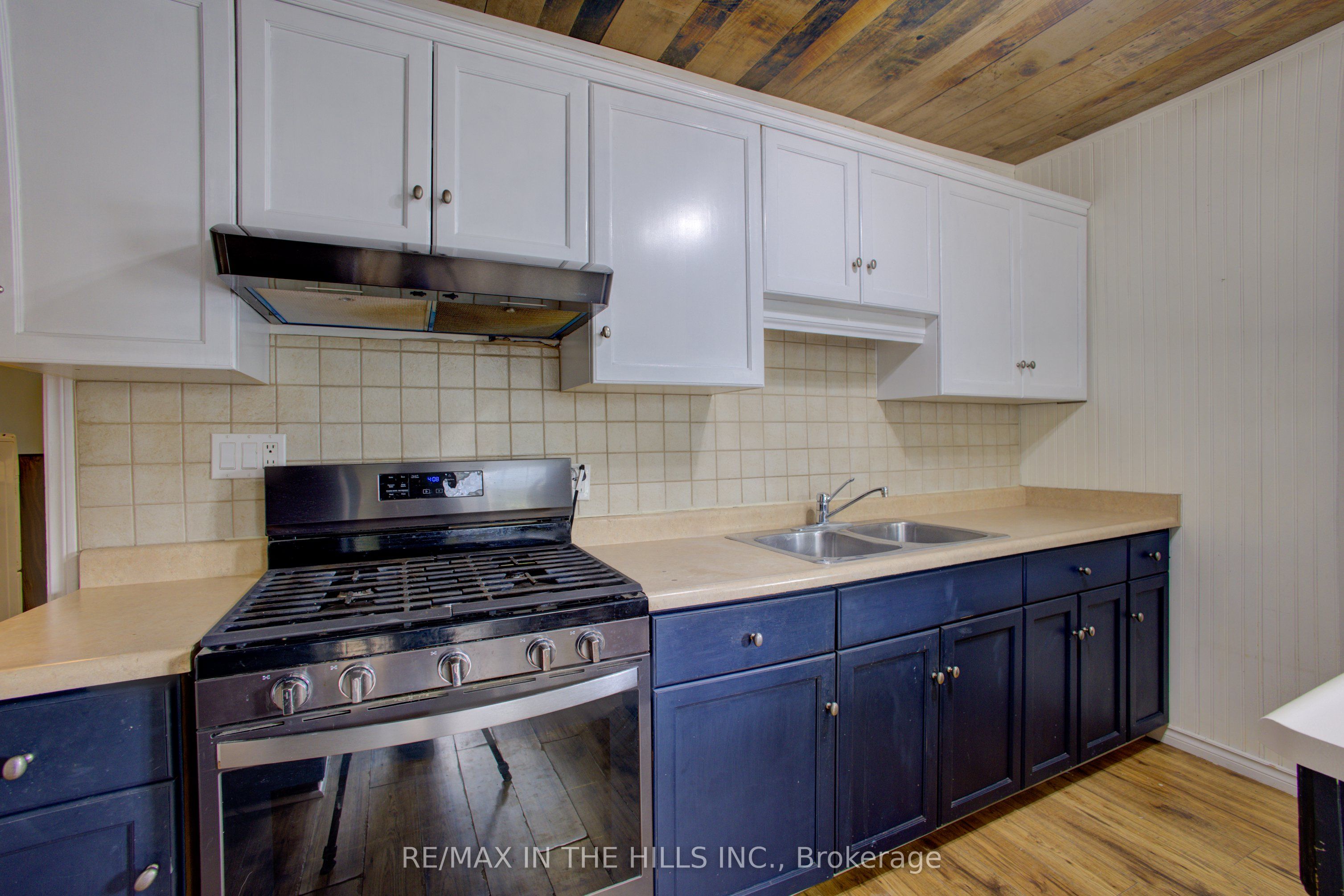 257 Elgin Street S Property Photo 16