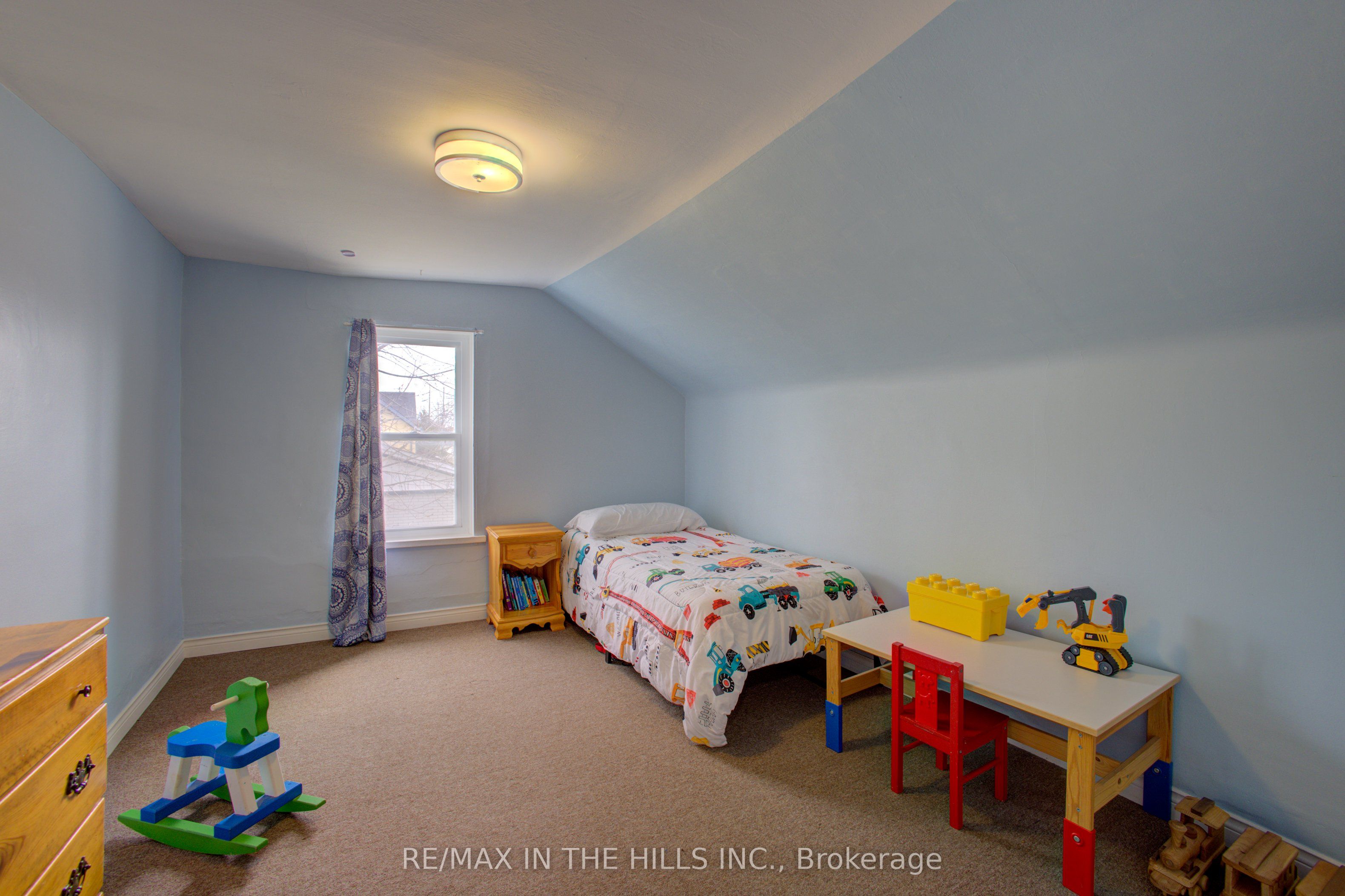 257 Elgin Street S Property Photo 27