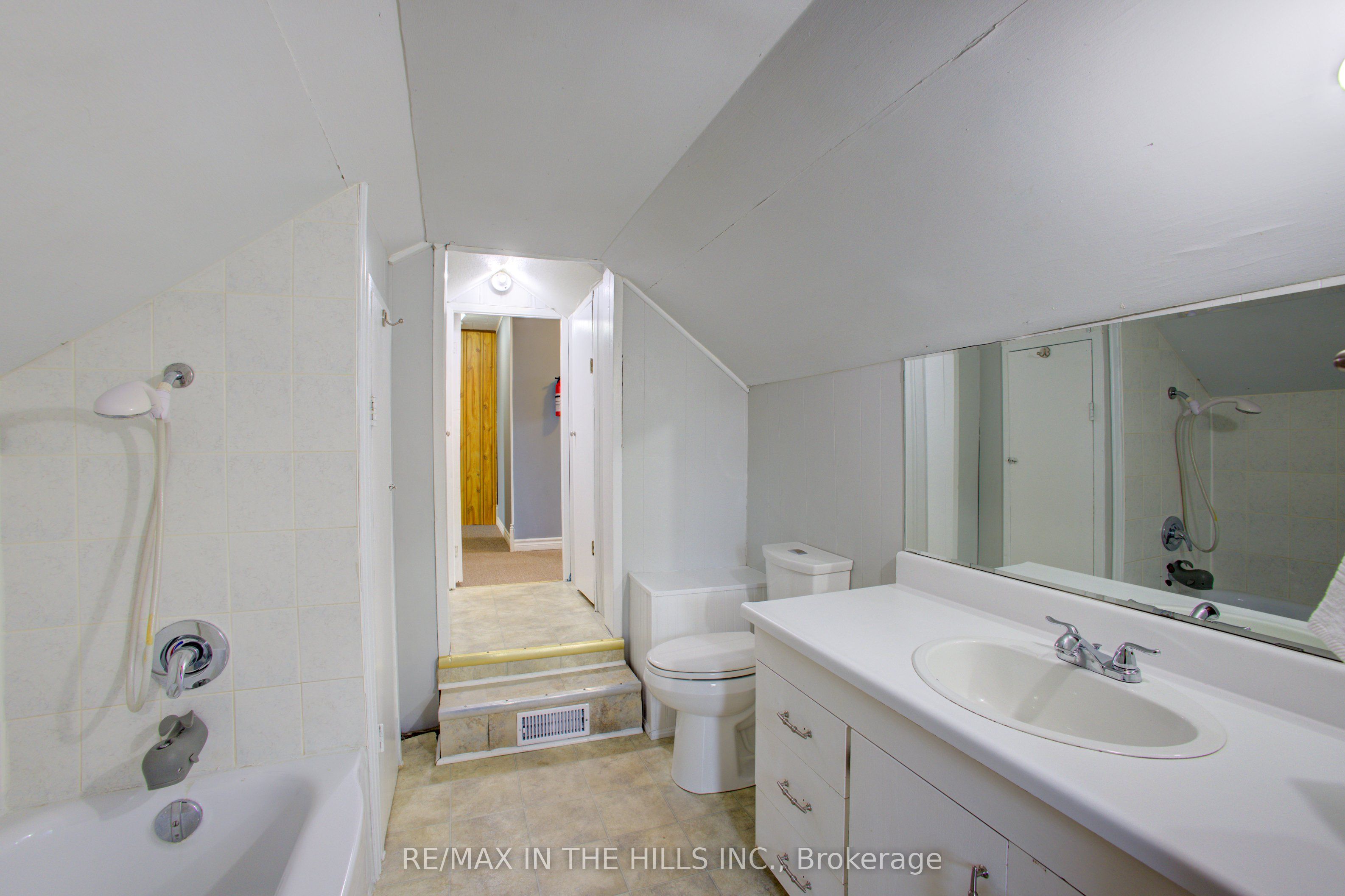 257 Elgin Street S Property Photo 28